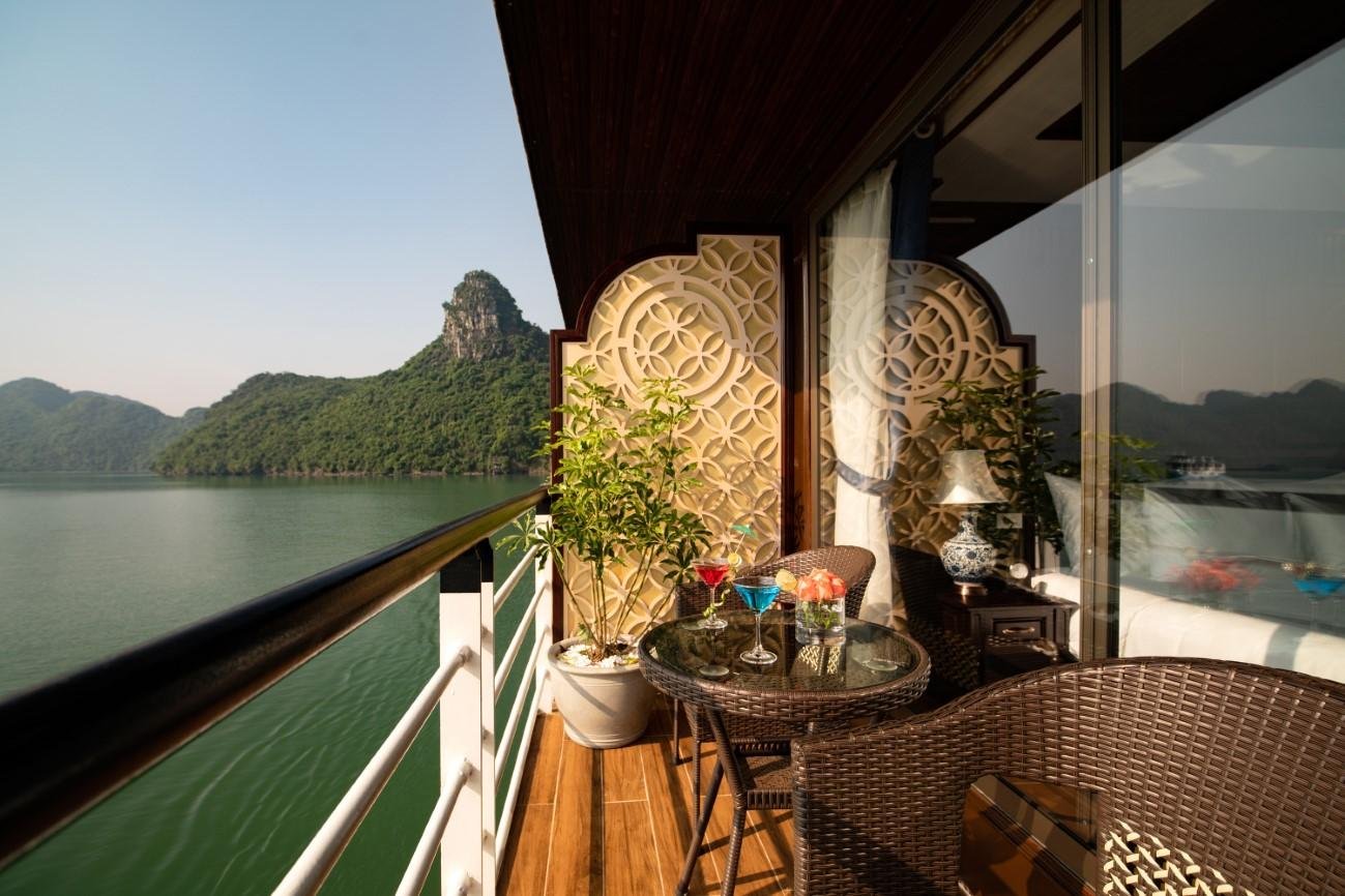 Ha Long & Lan Ha Bay 3-Day Cruise with Private Balcony