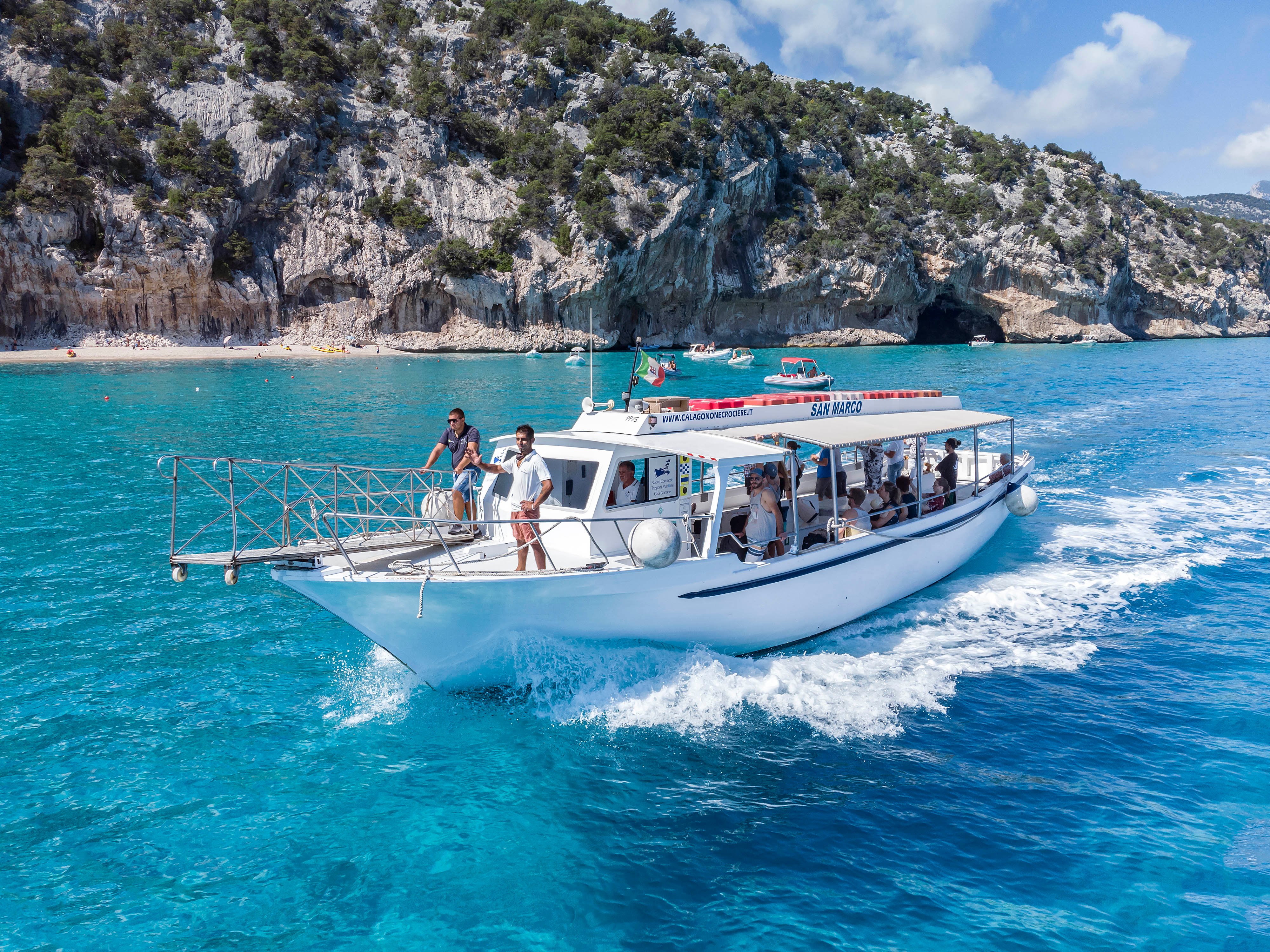 Cala Gonone: Gulf of Orosei Boat Tour with Aperitif