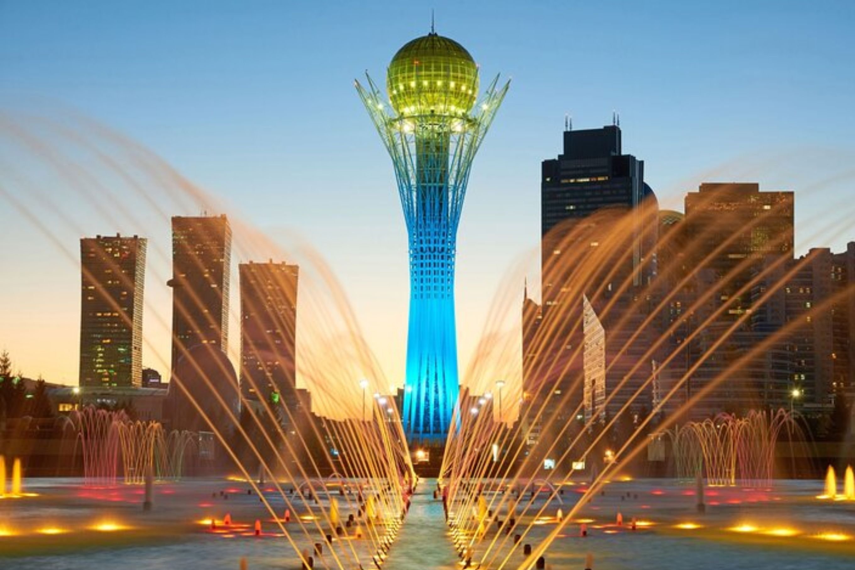 Tour privato a piedi di Astana con guida locale