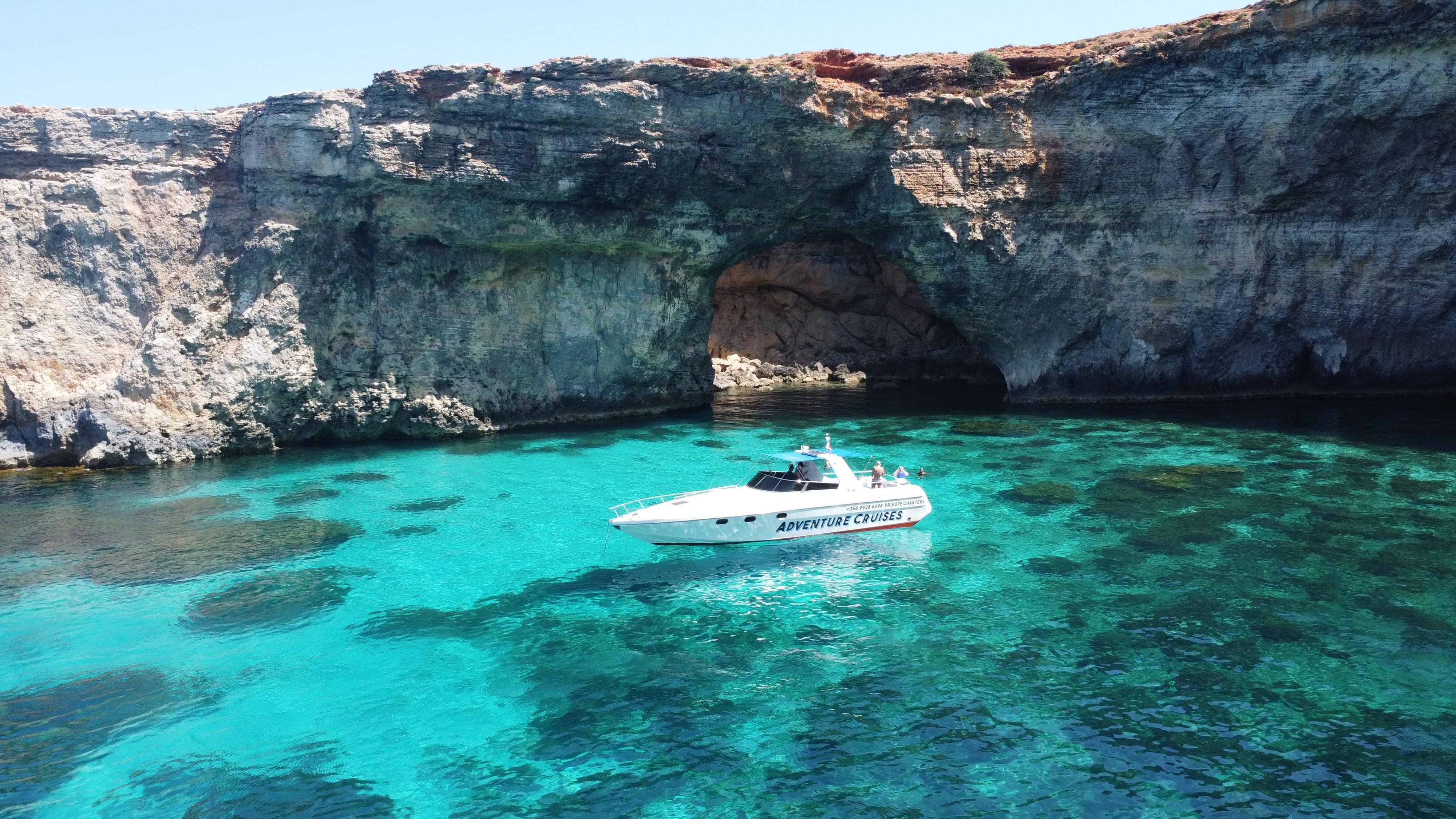 Sliema: Comino Blue Lagoon, Gozo, and Sea Caves Powerboat Tour