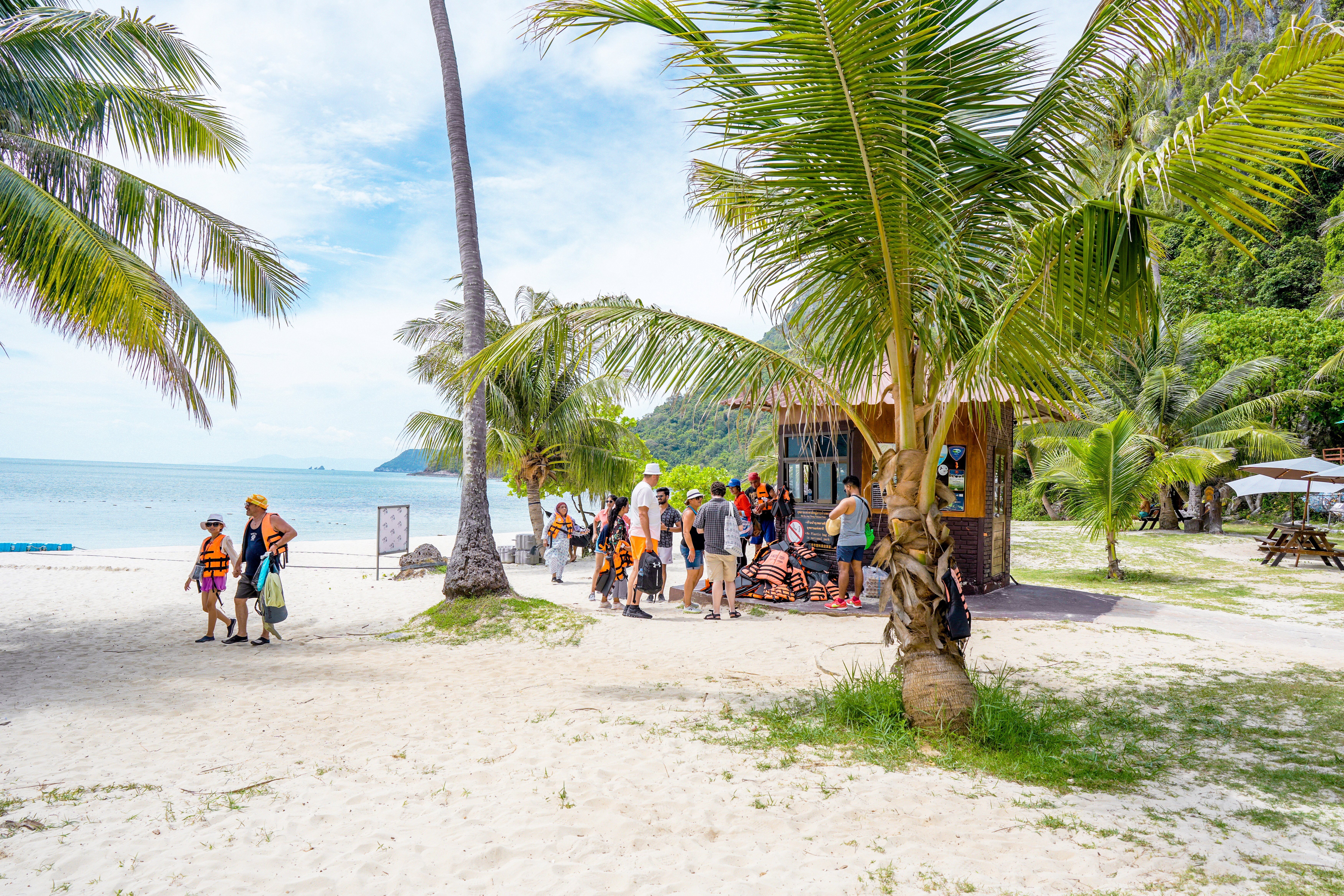 Mu Ko Ang Thong National Park Cruise & Optional Kayaking