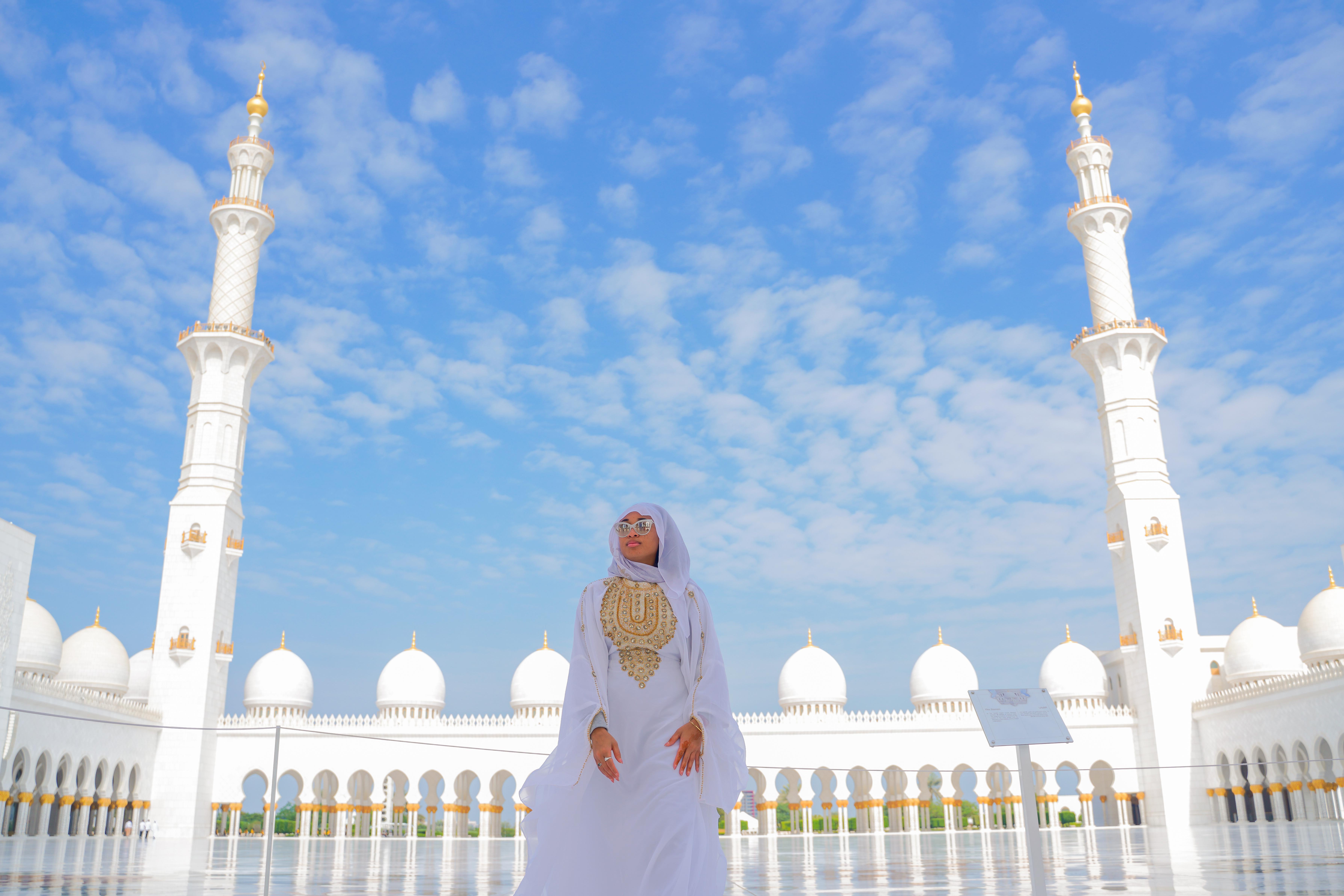 Abu Dhabi Icons: Grand Mosque, Presidential Palace & Etihad Towers