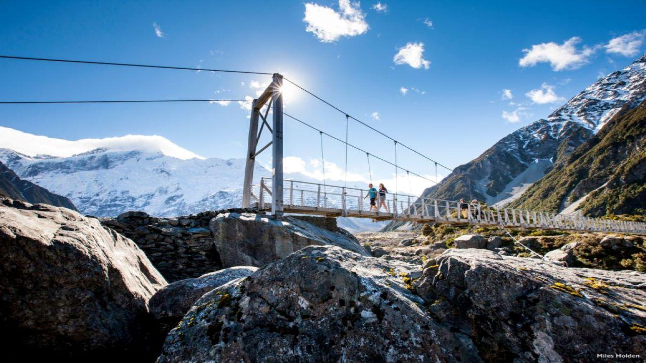 Christchurch: Mt Cook & Tekapo Small-Group Tour (incl Lunch)