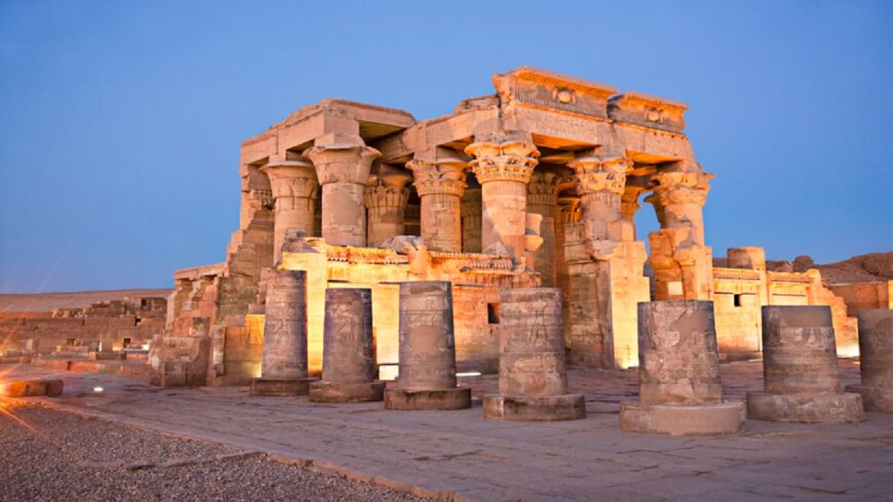 5-Day Private Egyptian Highlights Expedition with Domestic Flights