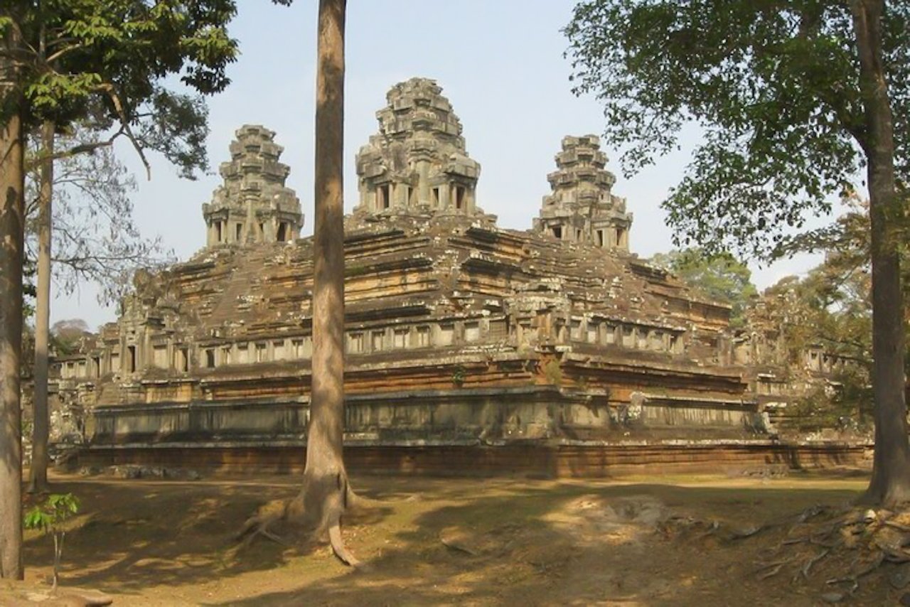 Siem Reap: Angkor Wat Sunrise & Multi-Temple Small Group Tour