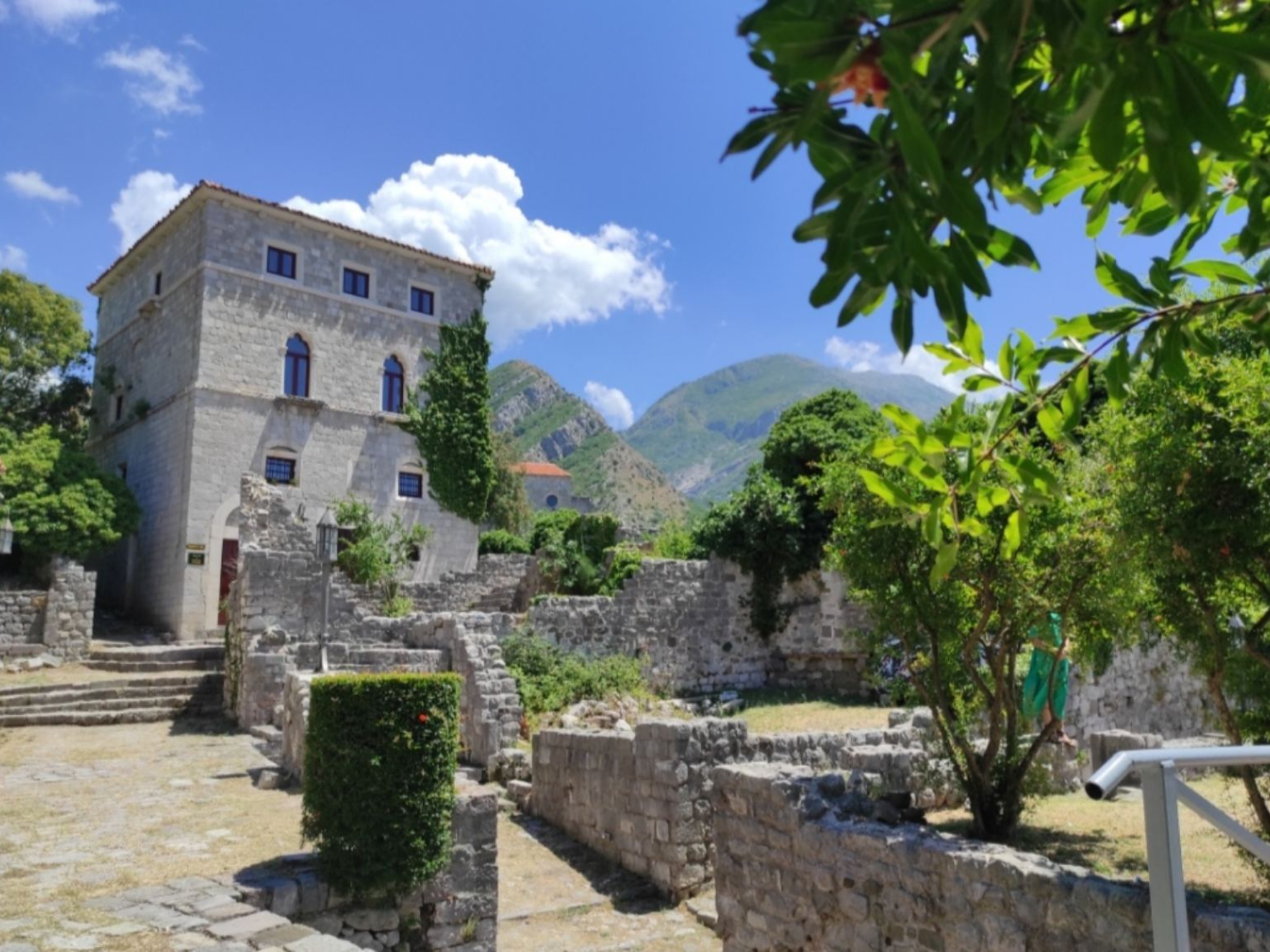 Bar: Old Town History & Rikavac Canyon Adventure