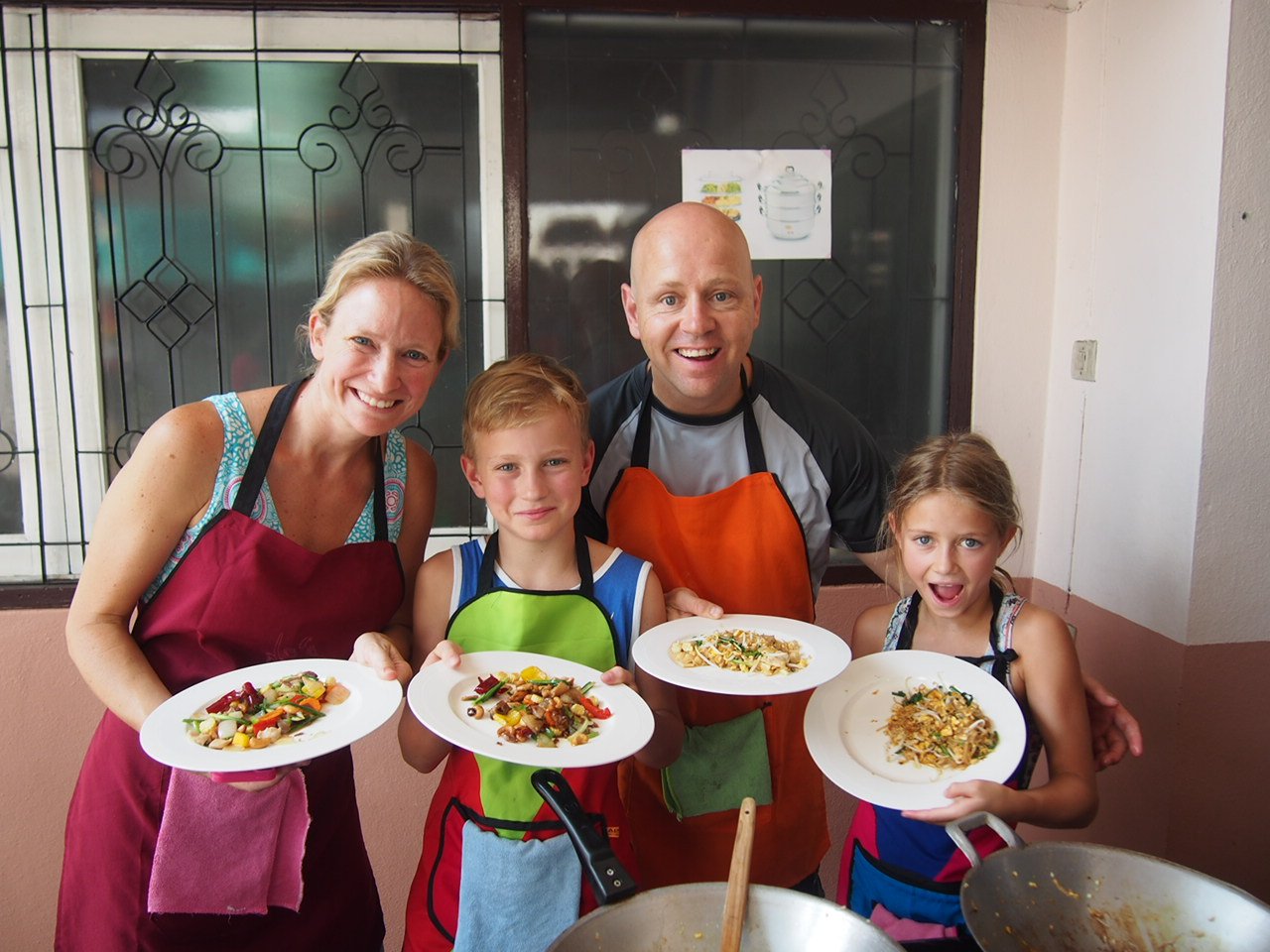 Home Cooking Class in Chiang Mai and Visiting Local Market