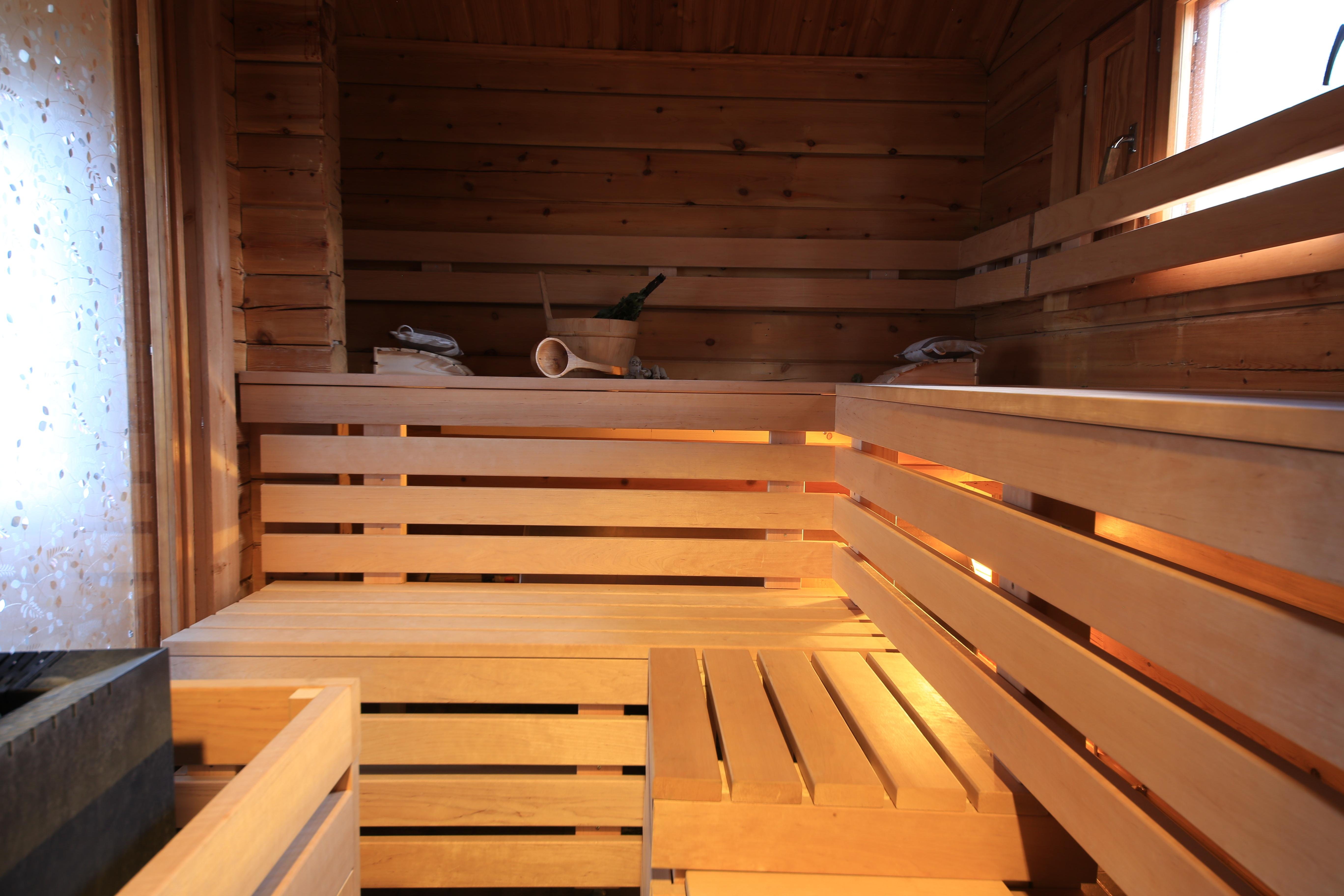 Rovaniemi Private Lakeside Sauna, Jacuzzi & Lappish Dinner