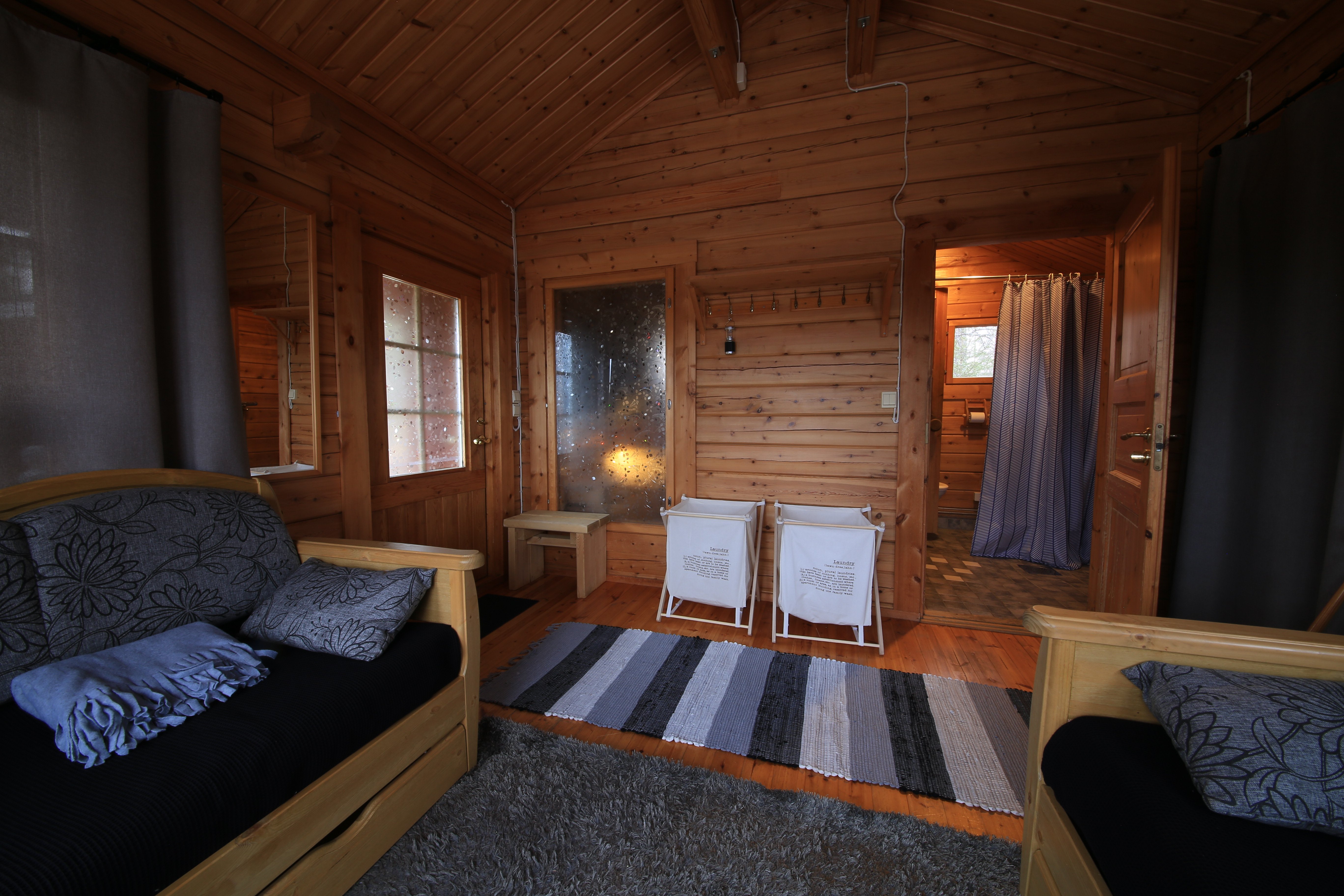 Rovaniemi Private Lakeside Sauna, Jacuzzi & Lappish Dinner