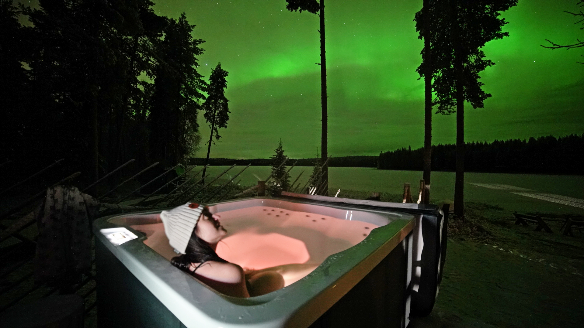 Rovaniemi Private Lakeside Sauna, Jacuzzi & Lappish Dinner