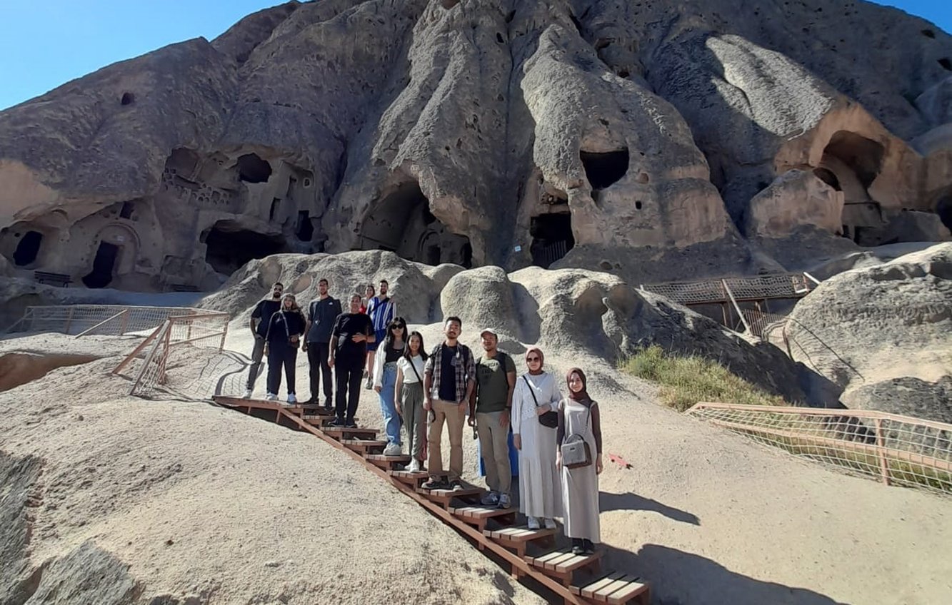 Cappadocia Green Tour: Derinkuyu Underground City, Ihlara Valley Hike & Lunch