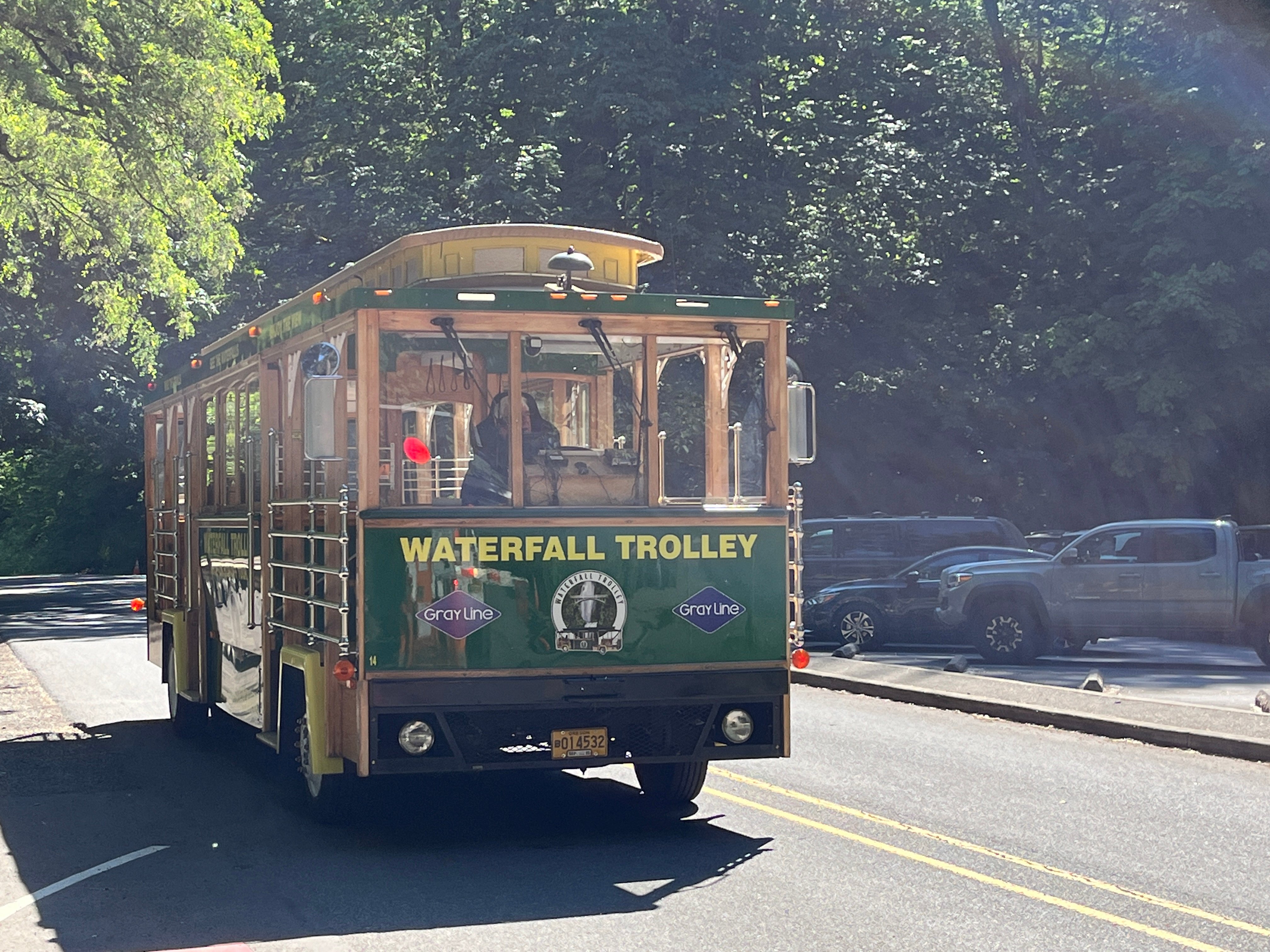 Multnomah Falls Hop-On Hop-Off Trolley: Waterfall Corridor