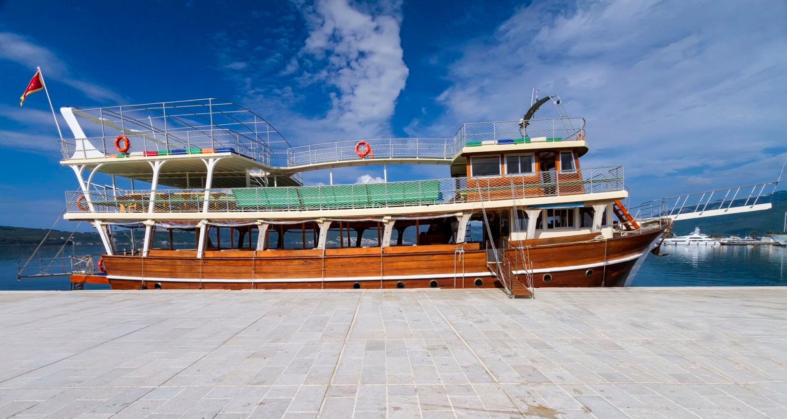 Tivat/Kotor: Boka Bay Full-Day Guided Cruise with Swim Stop