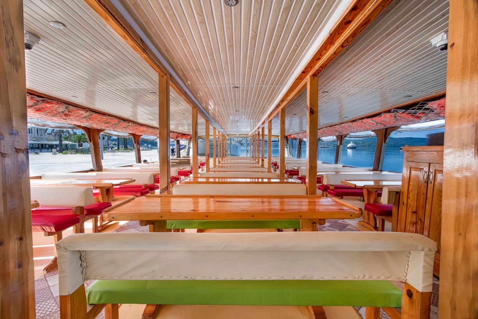 Tivat/Kotor: Boka Bay Full-Day Guided Cruise with Swim Stop