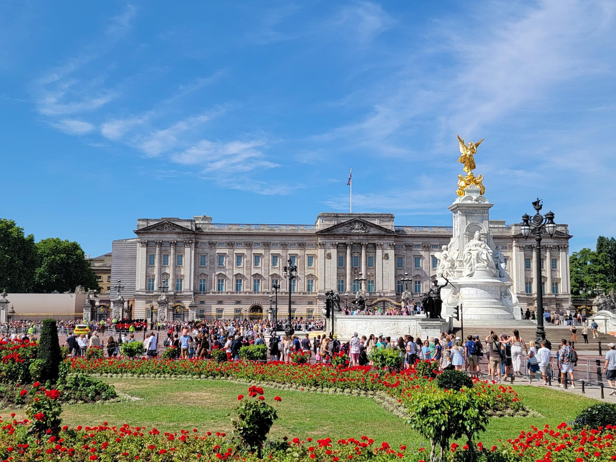 London: Buckingham Palace Tickets with Royal Walking Tour