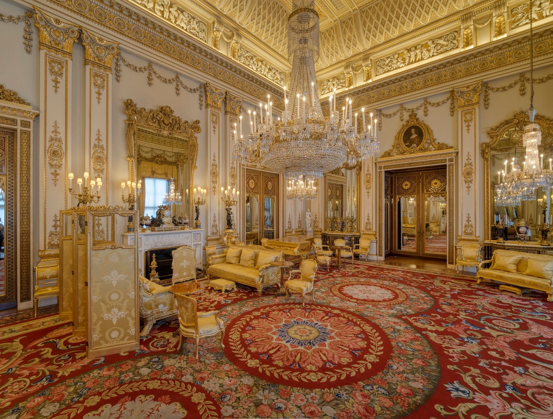 London: Buckingham Palace Tickets with Royal Walking Tour