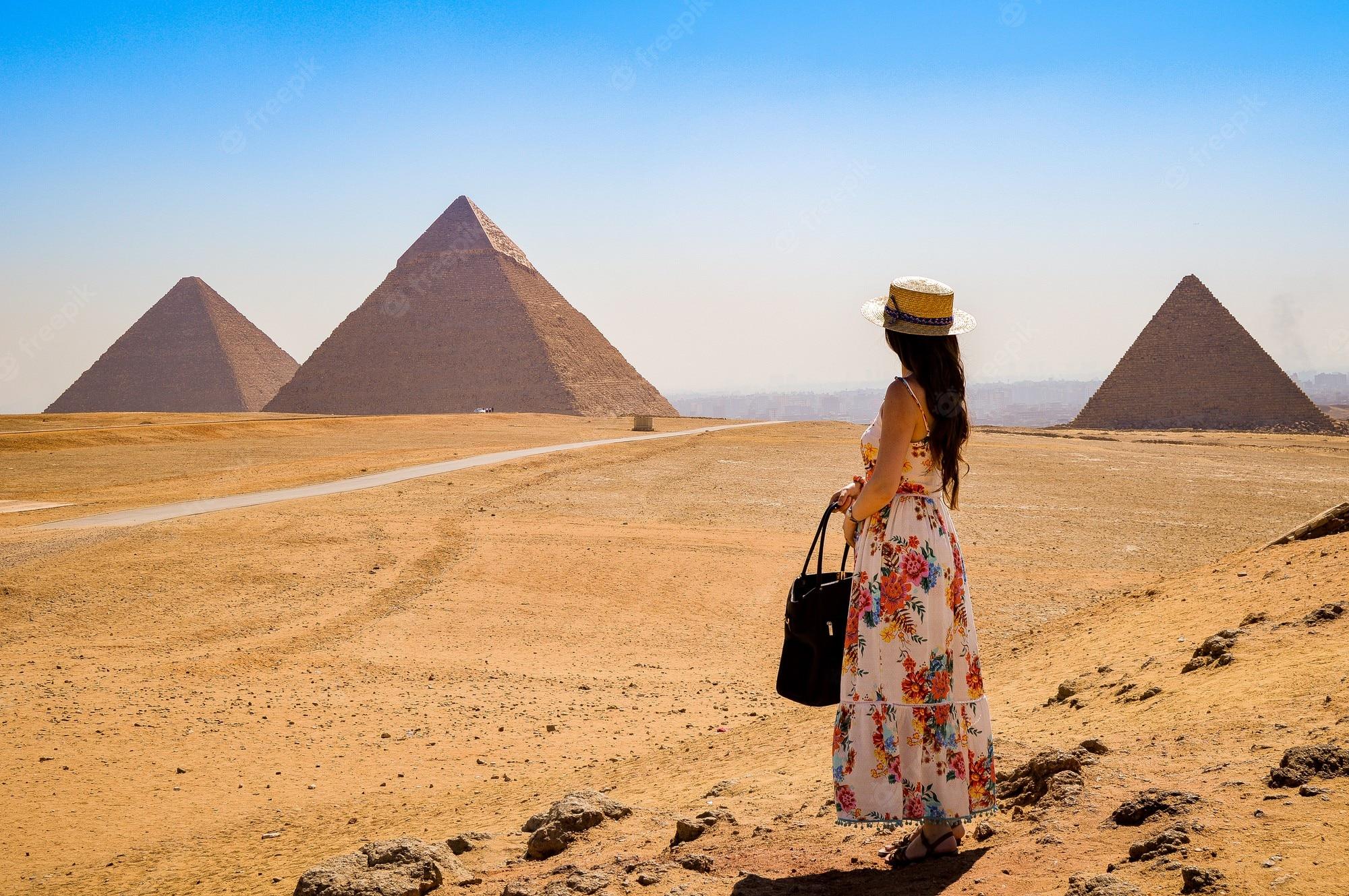 Cairo: Private Day Tour to Giza Pyramids, Memphis & Saqqara with Lunch
