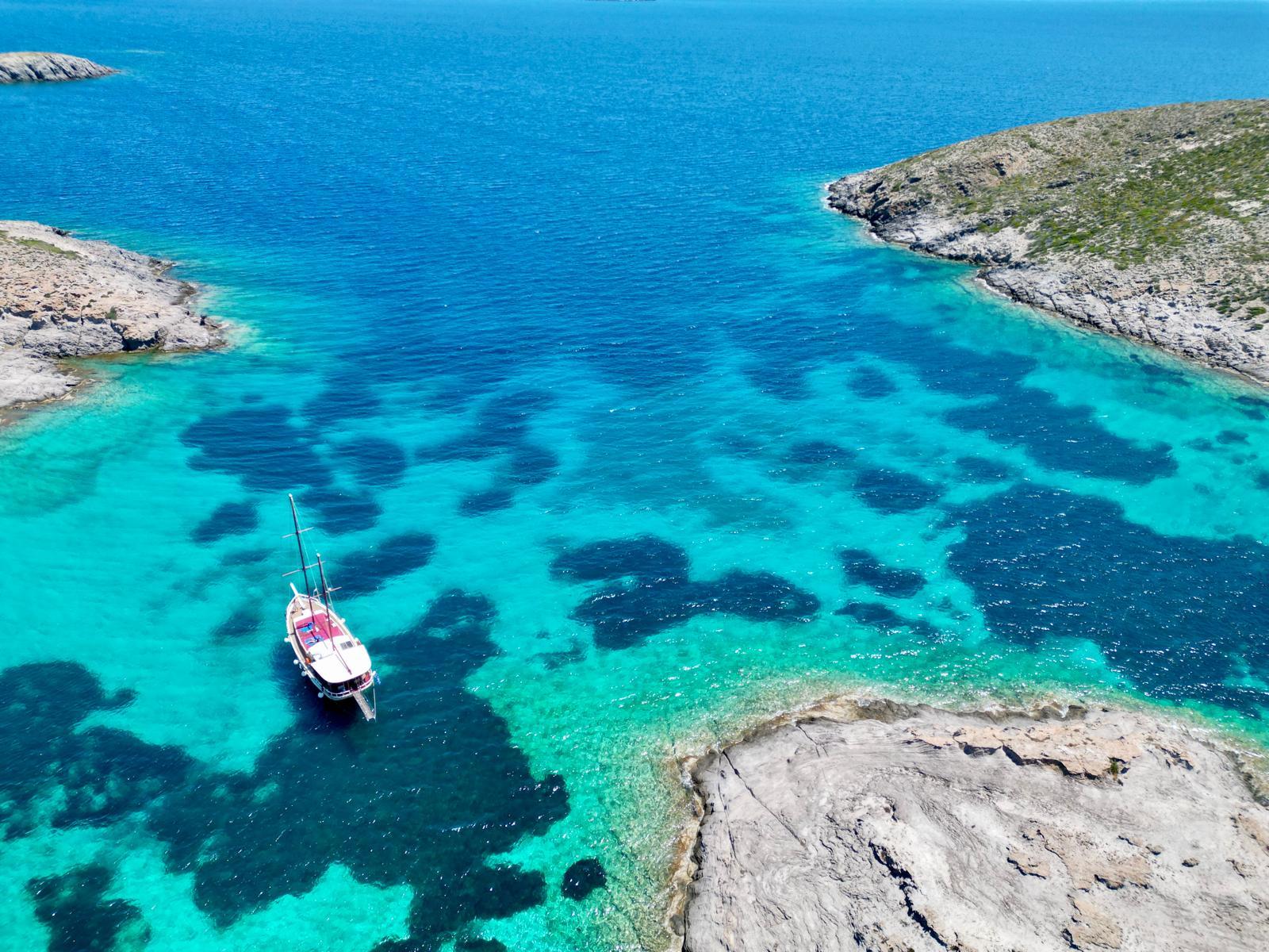 Full-Day Gulet Sailing to Antiparos & Blue Lagoon