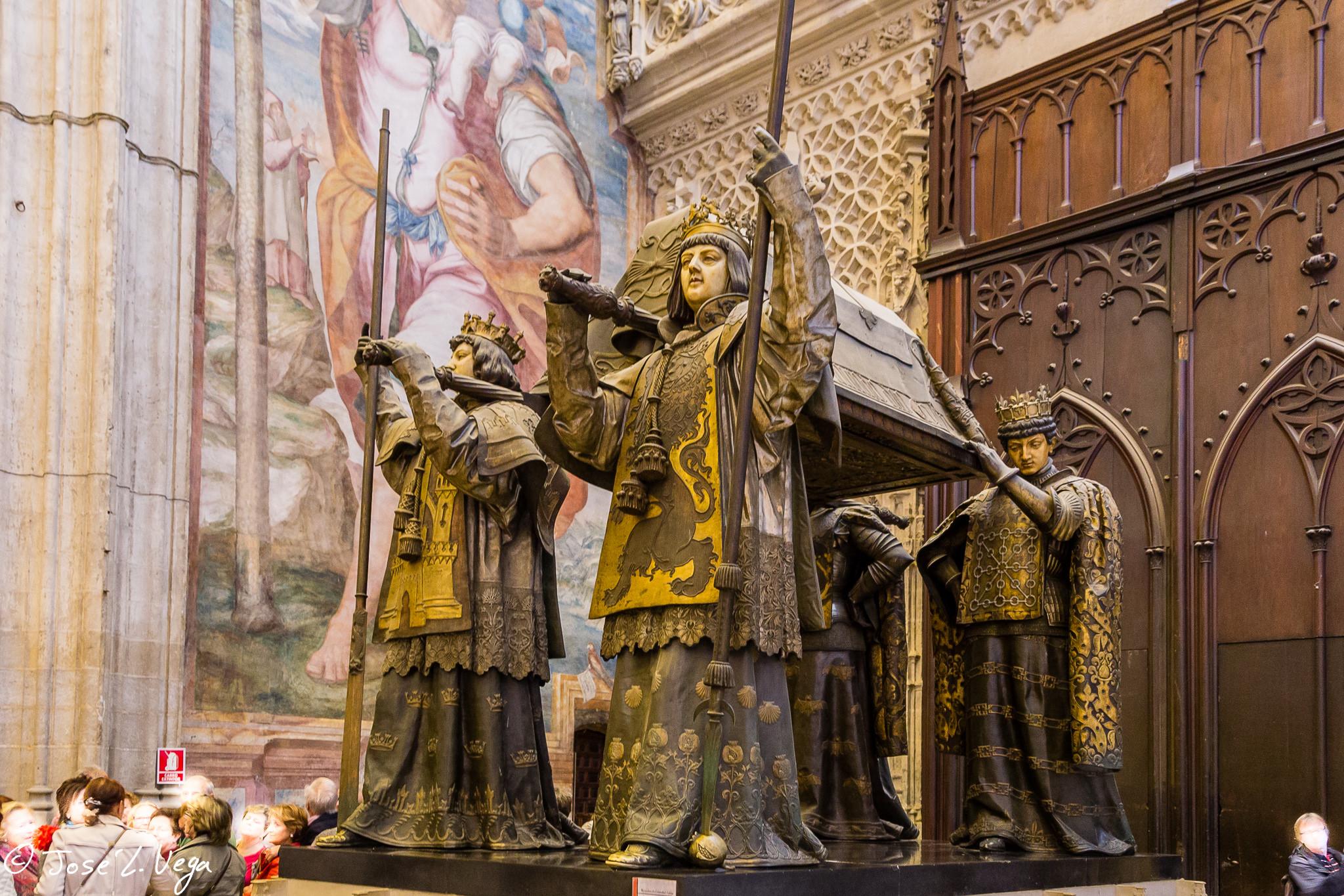 Seville: Small-Group Cathedral and Giralda Tour with Tickets — photo from GetYourGuide listing