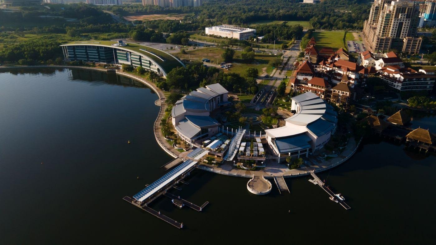 Putrajaya Lake Circuit & Pink Mosque Tour