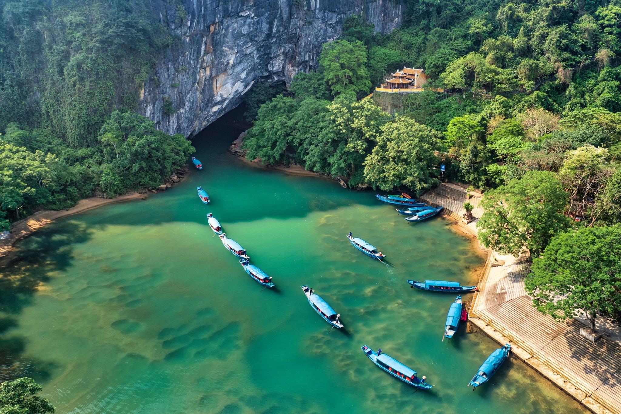 Phong Nha Cave boat tour Son River dragon boat and Paradise Cave karst — image 6