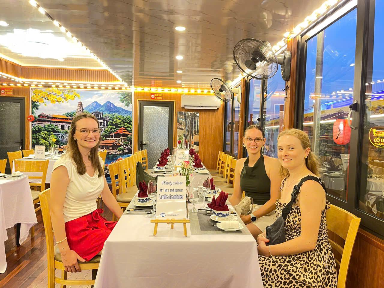 Perfume River Dinner Cruise with Hue Folk Music & Dining