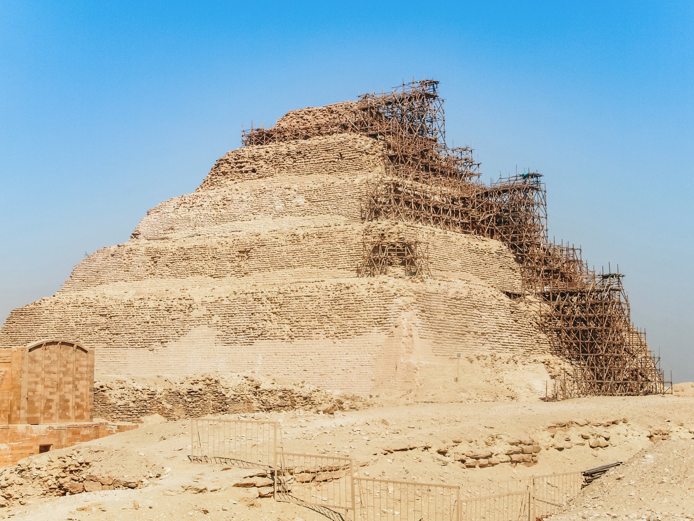 Cairo: Pyramids, Sakkara & Memphis Full-Day Expedition