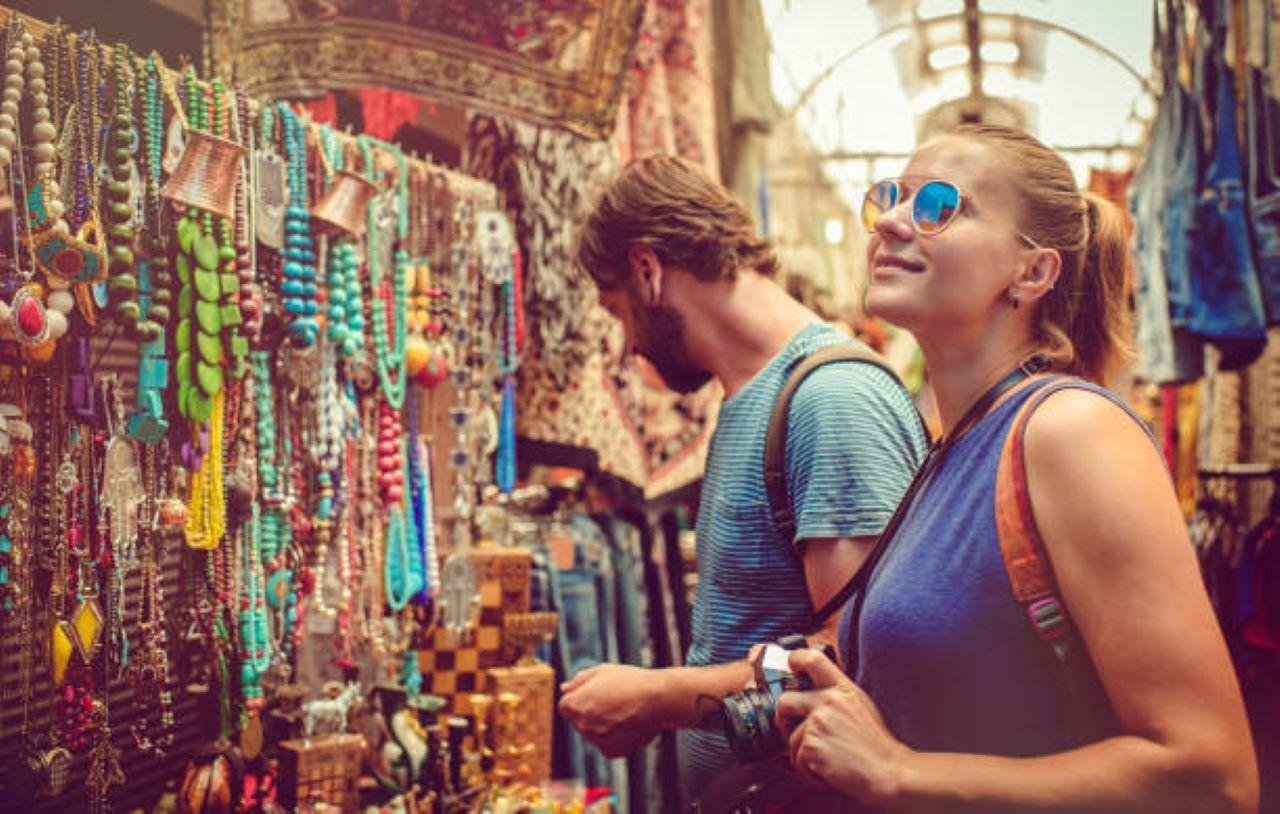 Delhi Personal Shopping Tour with Local Female Expert