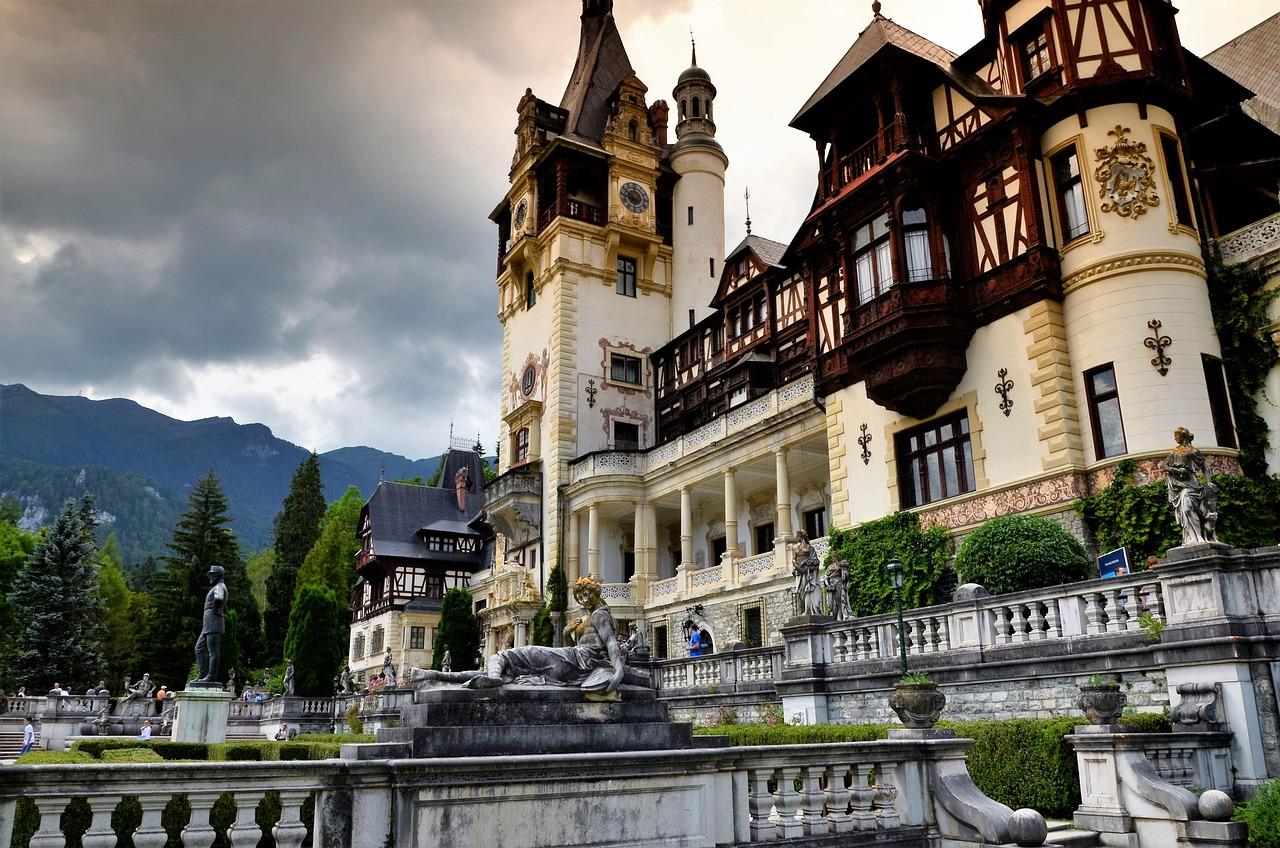 Private Transylvania Day Tour: Peleș, Bran & Brașov from Bucharest