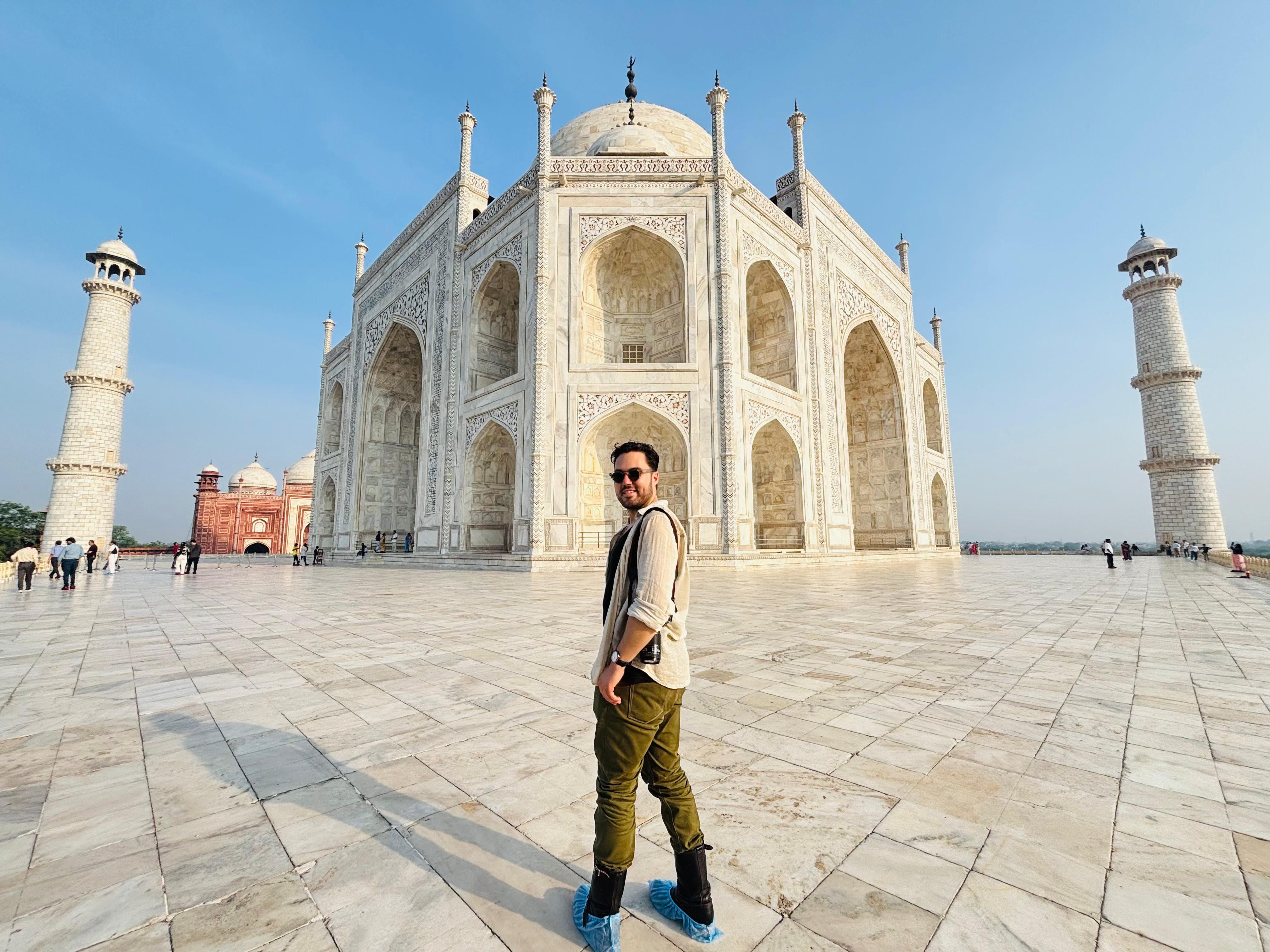Taj Mahal Sunrise Private Tour with Express Entry & Photography