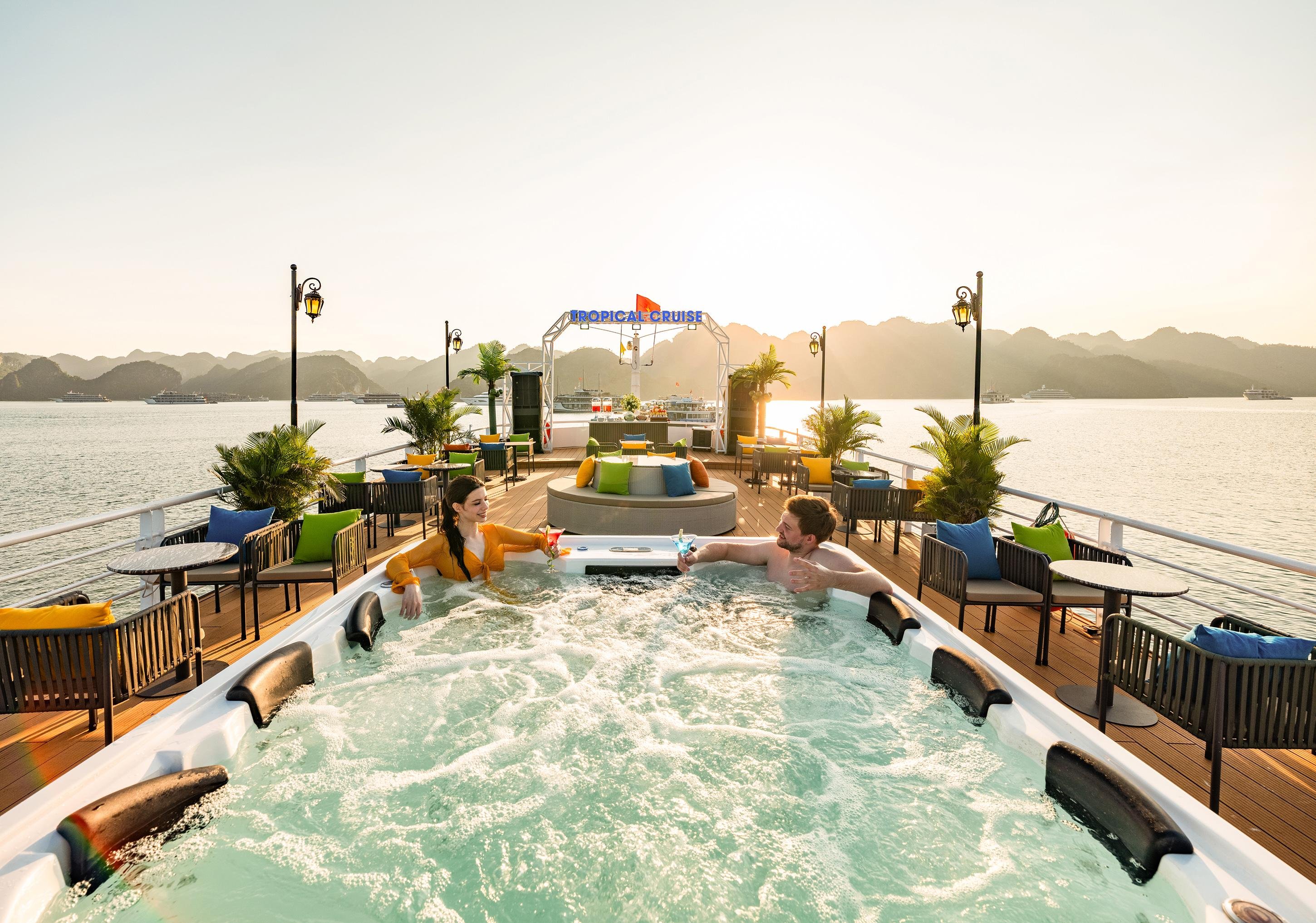 Ha Long to Lan Ha Bay Full-Day Cruise from Hanoi