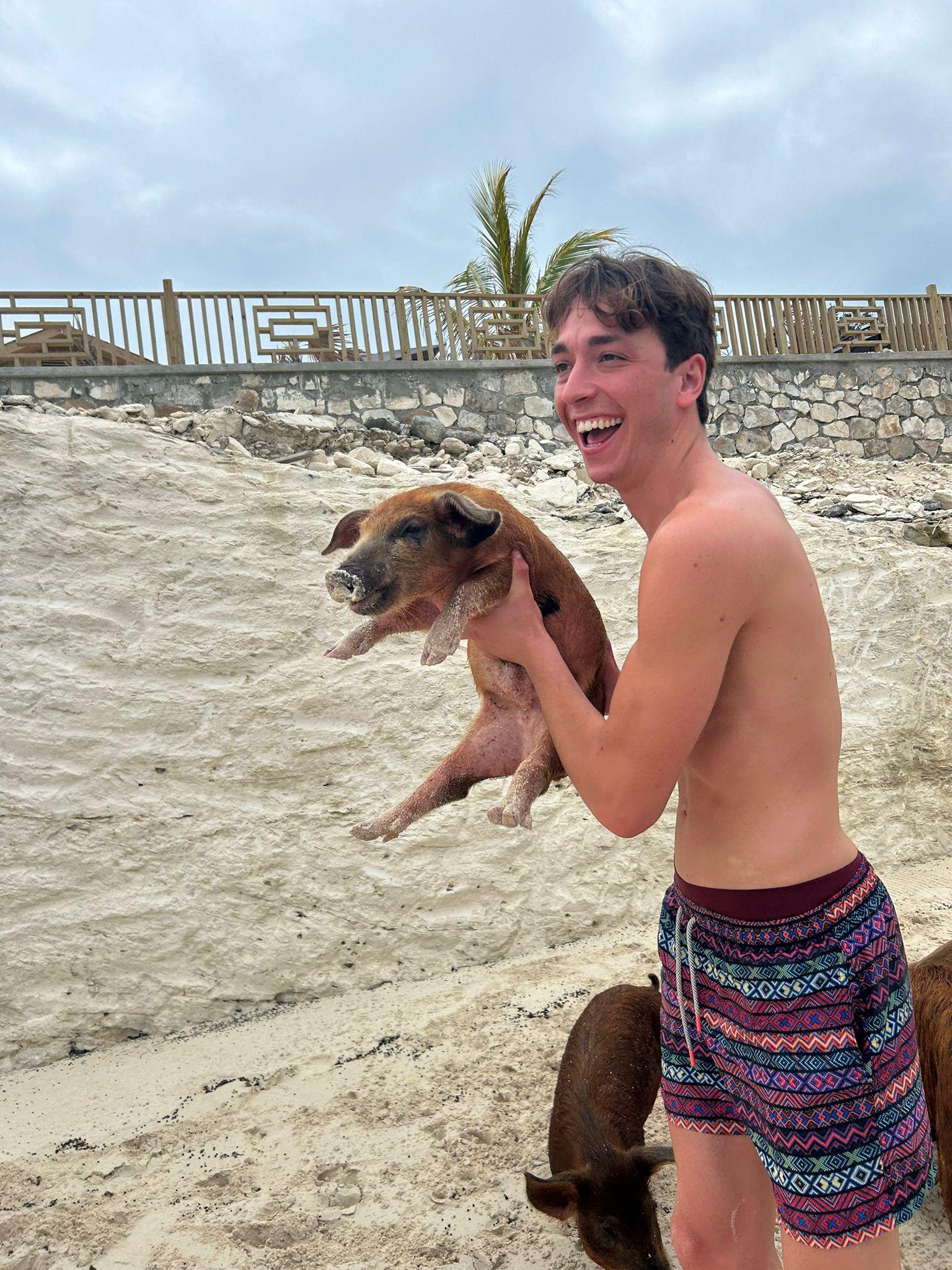 Nassau 3-Island Speedboat Adventure: Pigs, Turtles & Snorkeling