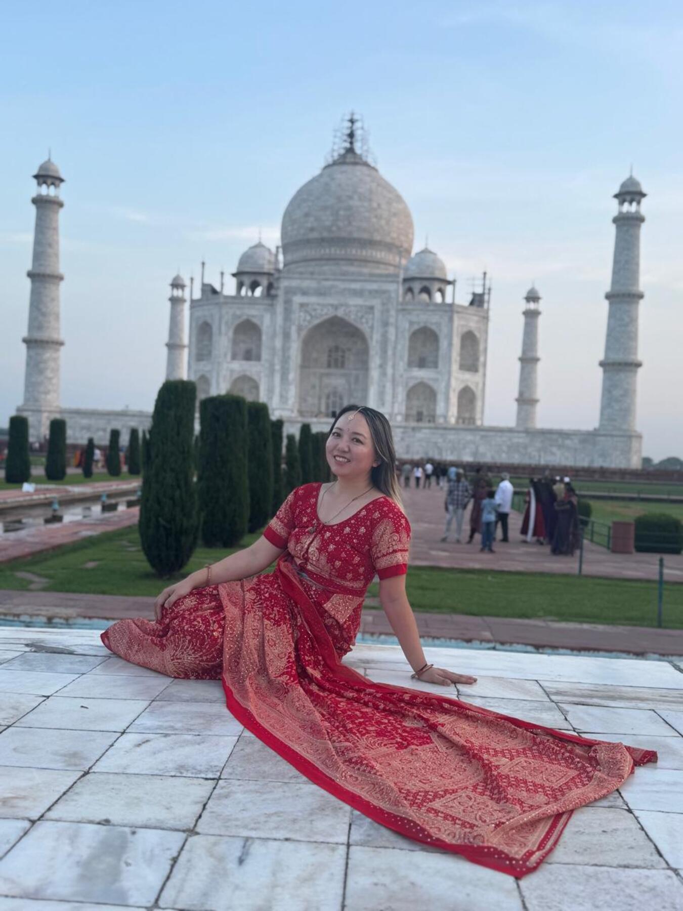 Taj Mahal Guided Tour with Traditional Saree or Kurta Experience