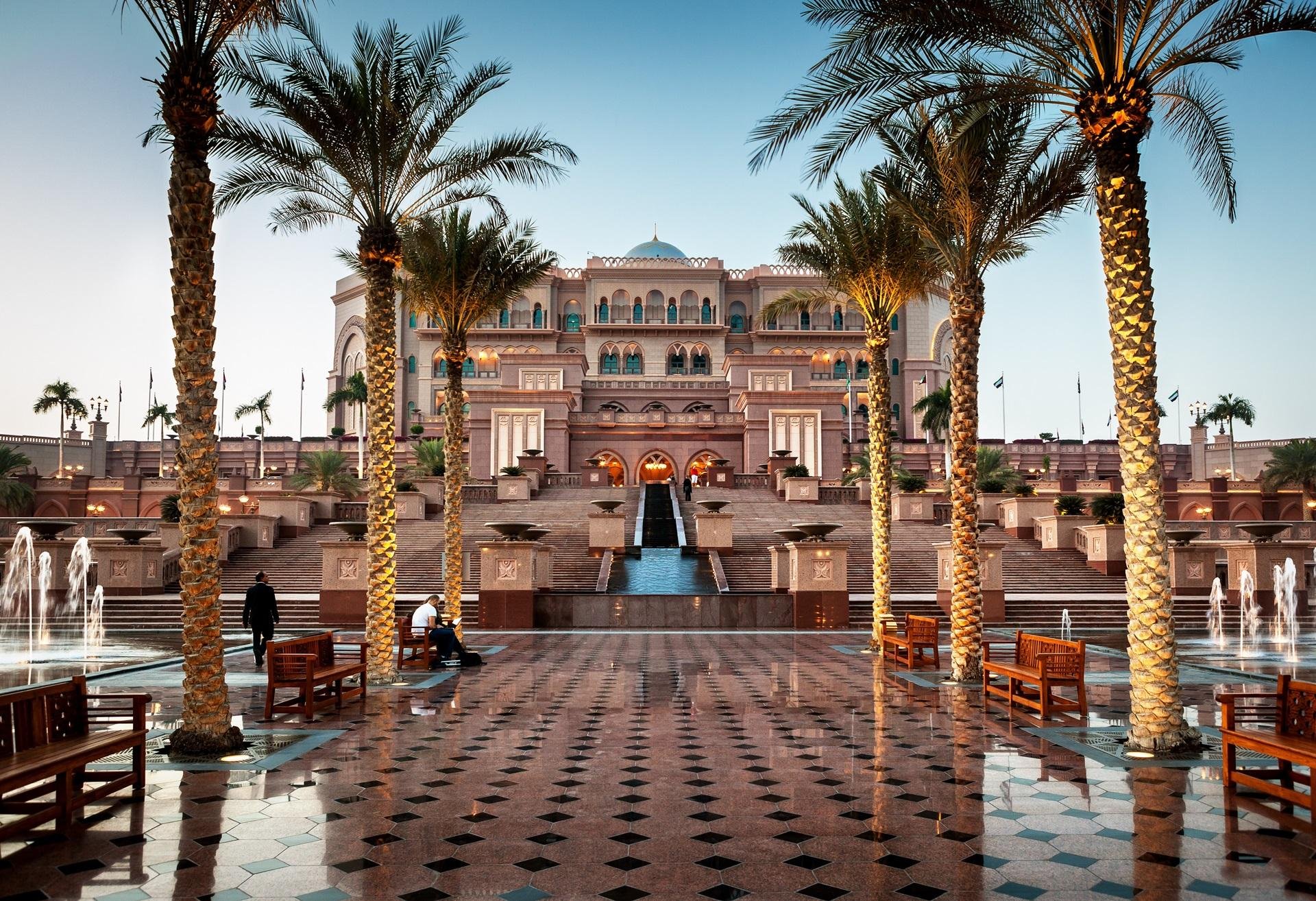 Abu Dhabi City Highlights & Warner Bros. World Day Tour