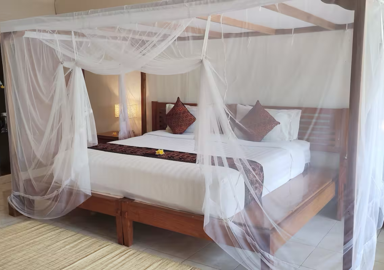 Komodo 4-Day Private Tour: Boat Stay, Padar Island & Pink Beach