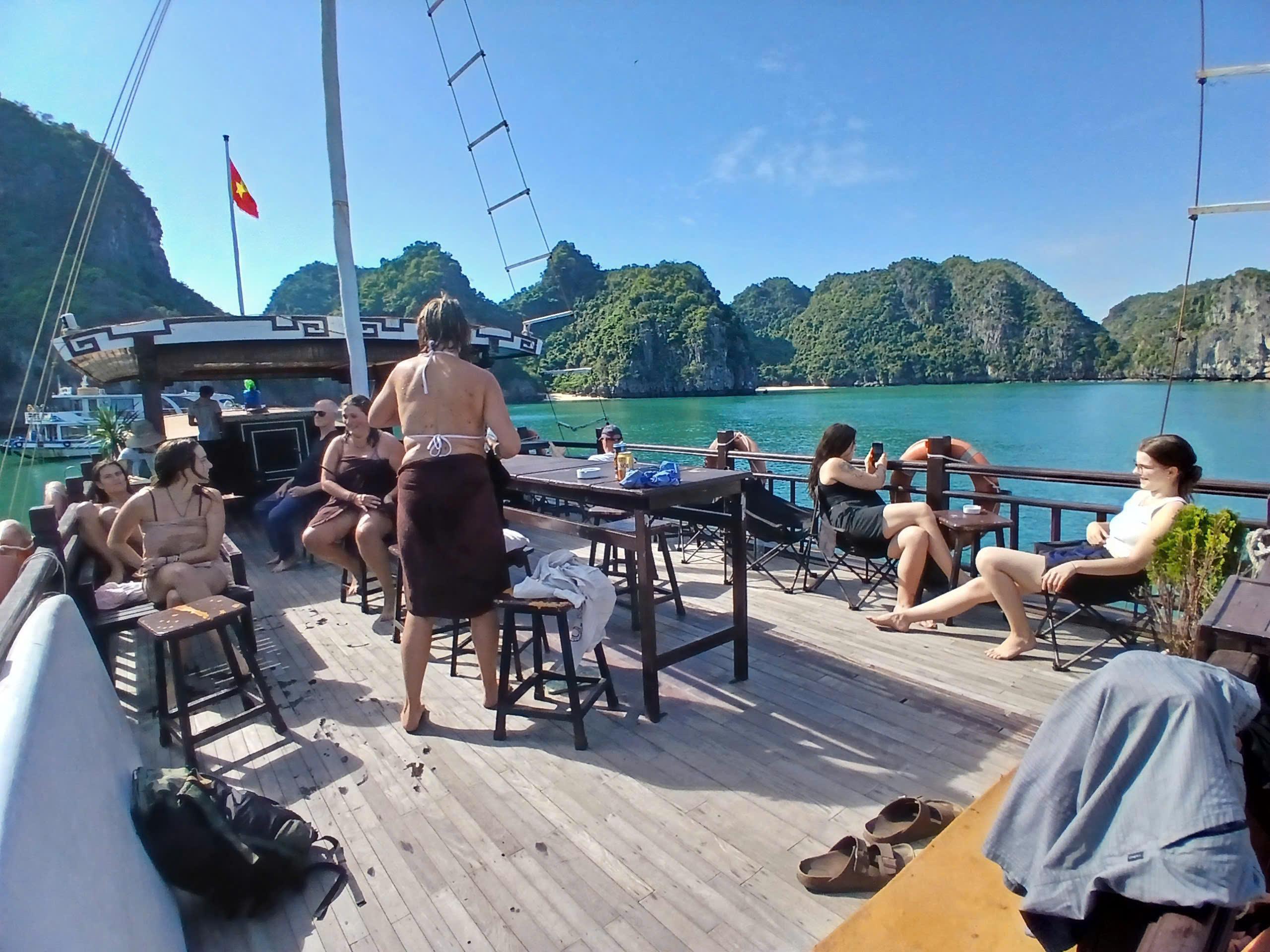 Full-Day Lan Ha Bay Cruise: Kayaking & Floating Villages from Hanoi or Cat Ba
