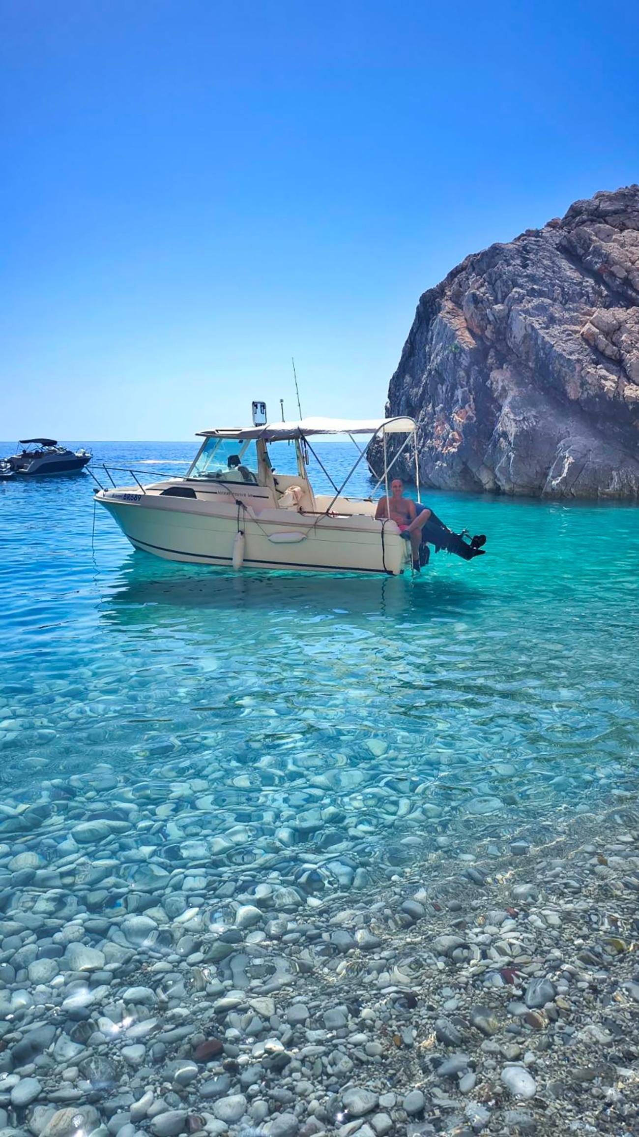 Bar: Scenic Coastline Boat Excursion with Local Wine & Meze