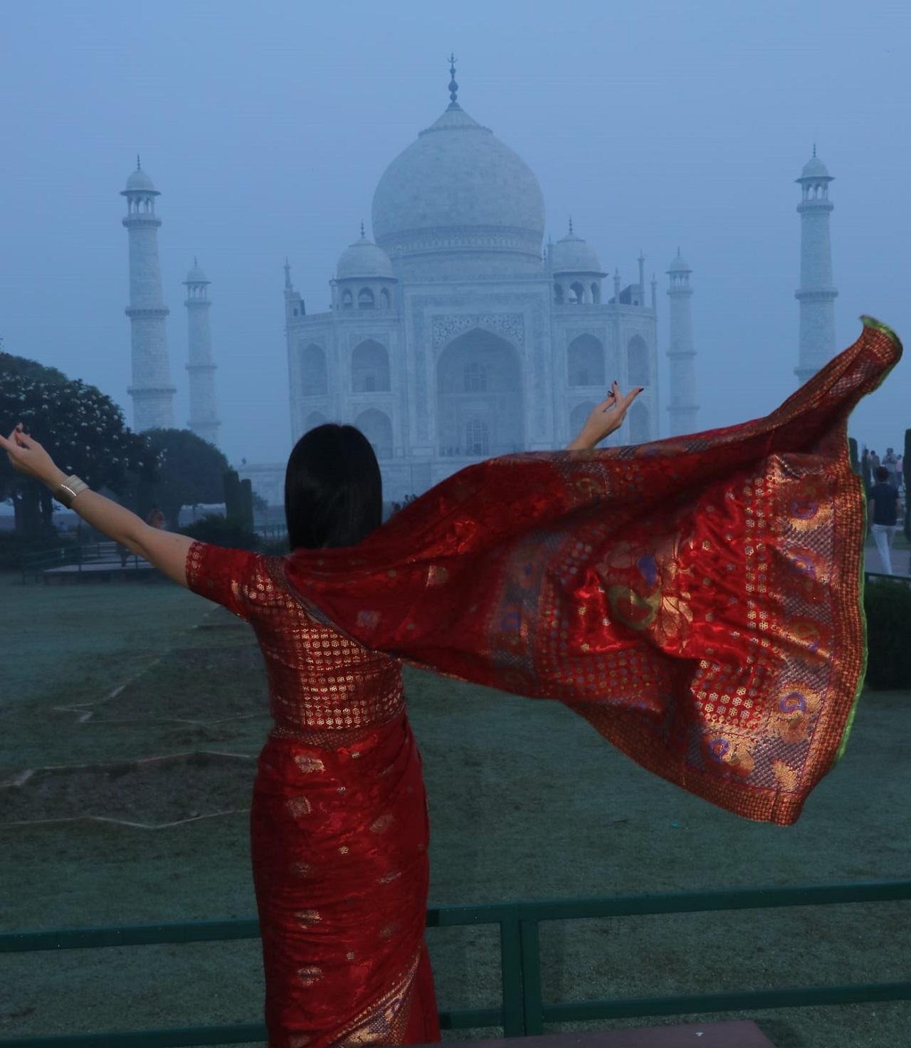 Taj Mahal Professional Photoshoot & Guided Tour