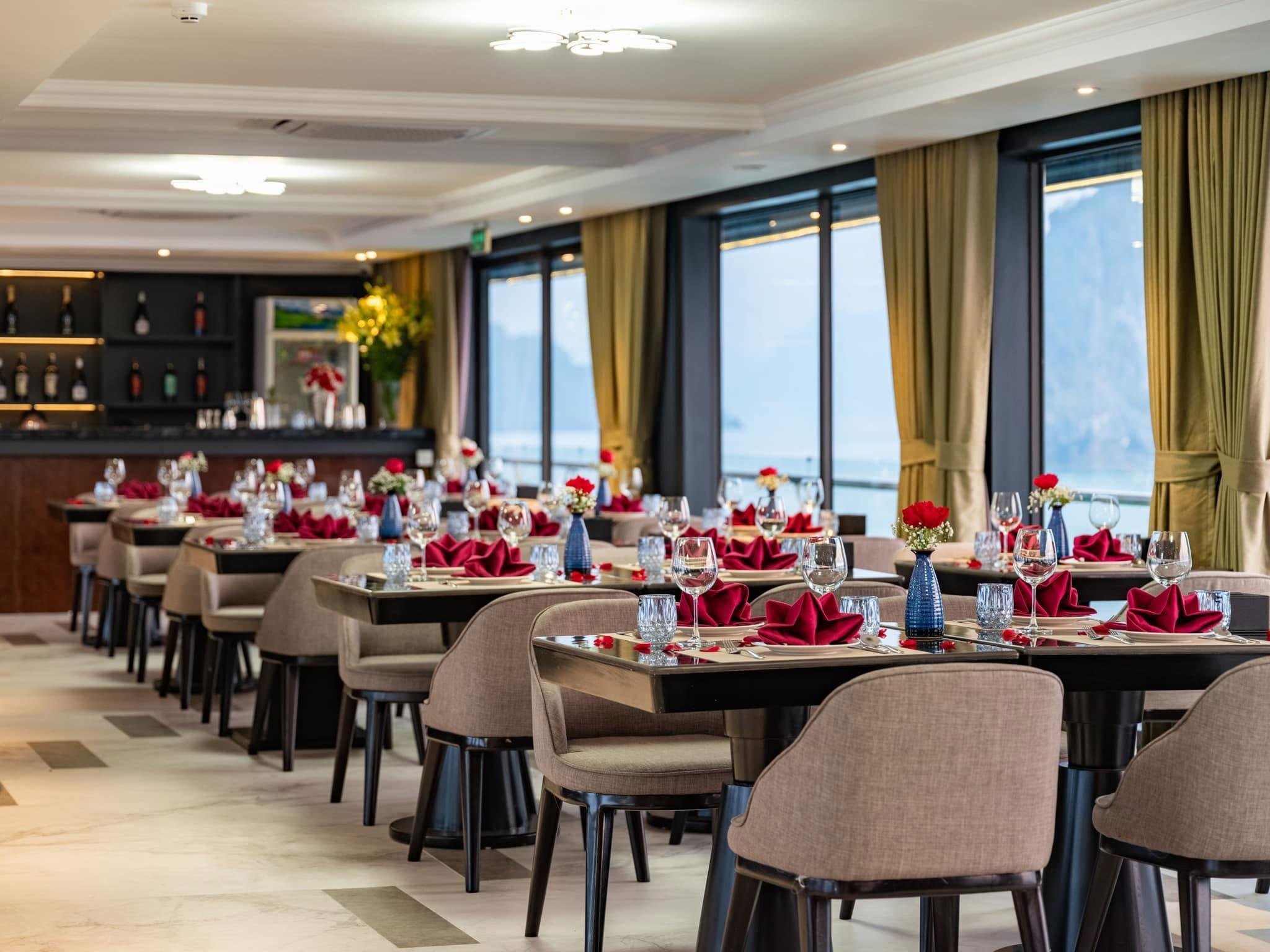 Hanoi: 2-Day Lan Ha & Halong Bay 5-Star Cruise with Private Balcony
