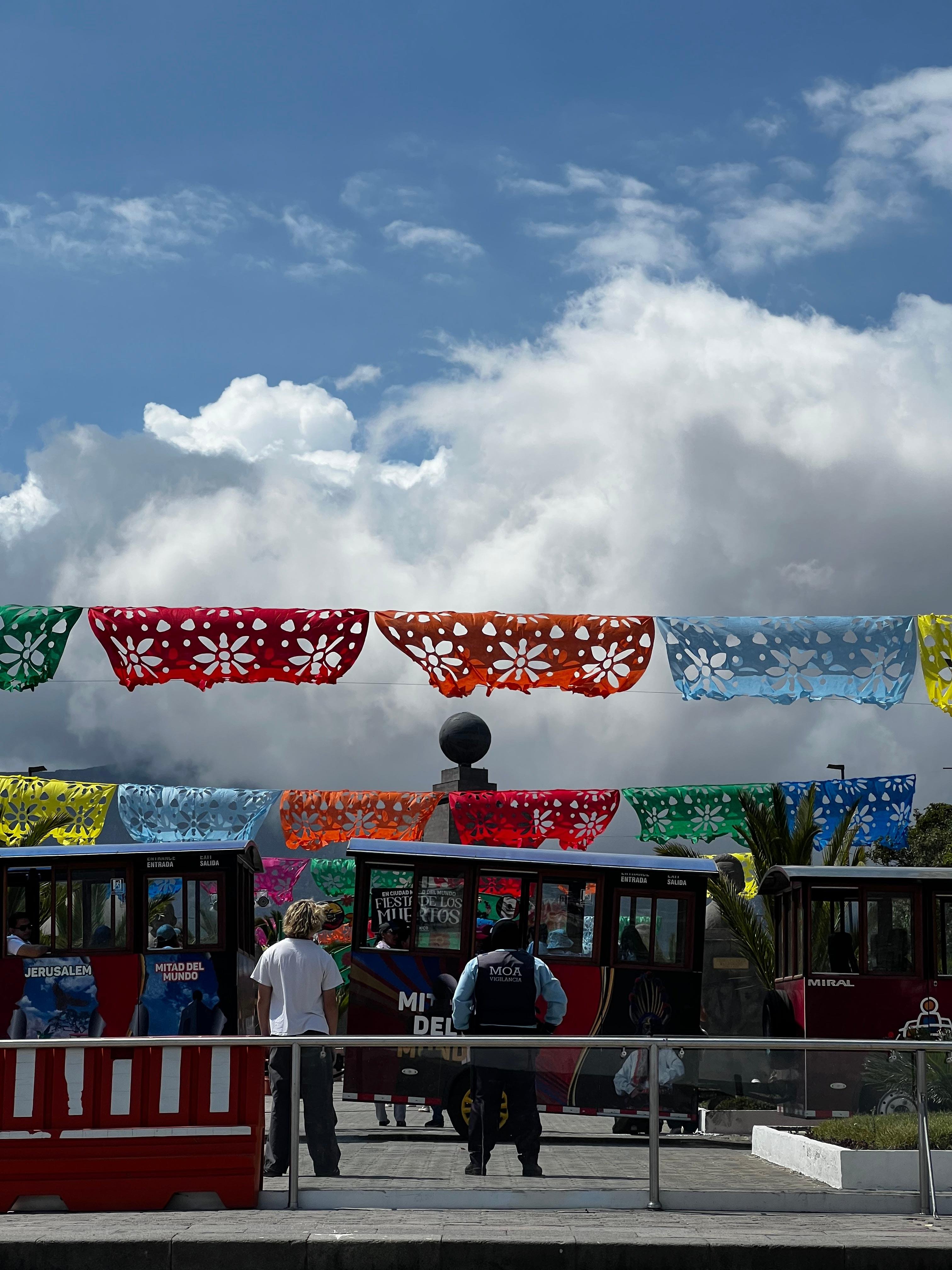 Quito: Mitad del Mundo, Intiñan Museum & Pululahua Crater Day Tour