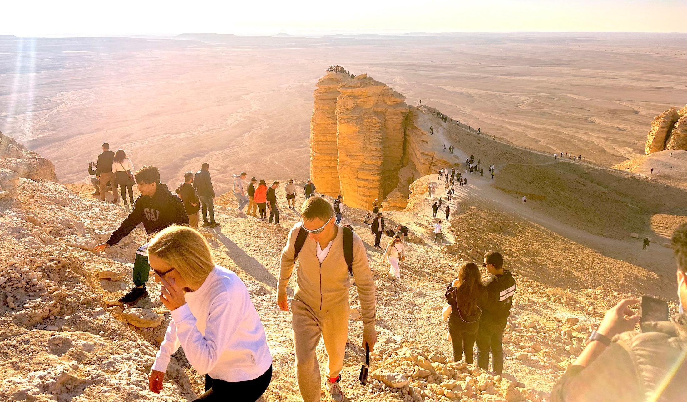 Riyadh: Edge of the World 4WD Safari & Gazelle Reserve