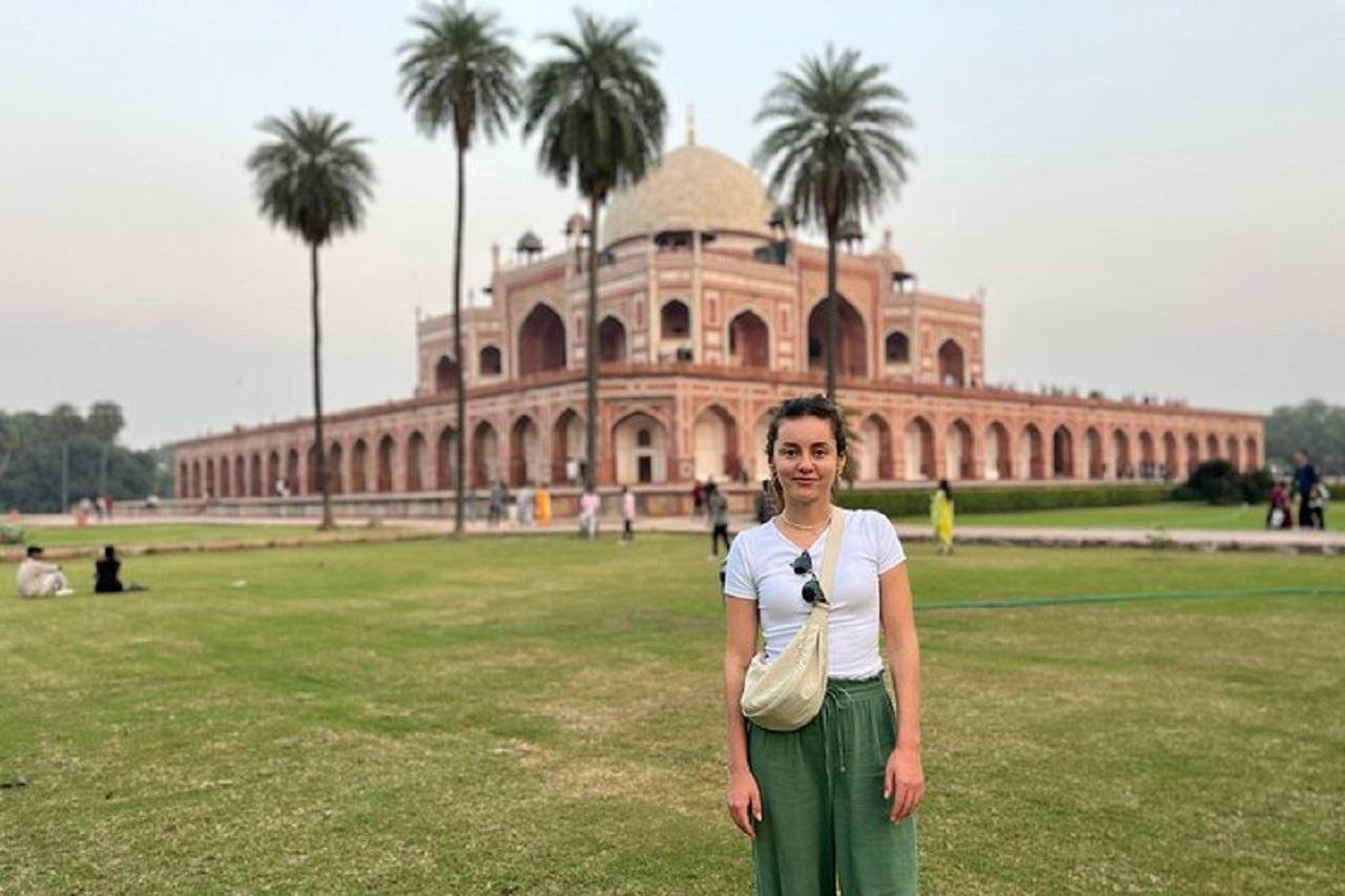 Private Full-Day Old & New Delhi Tour with Female Guide