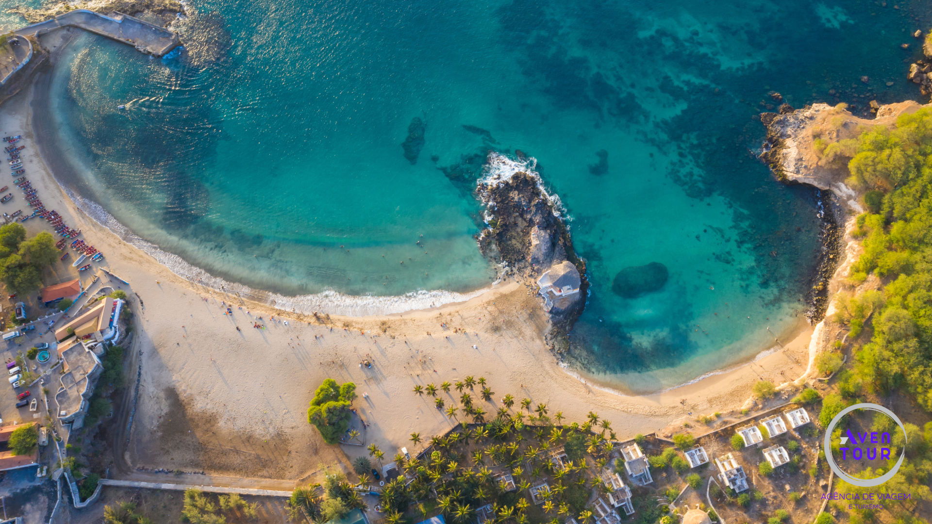 Santiago Island Private Discovery Tour with Meals