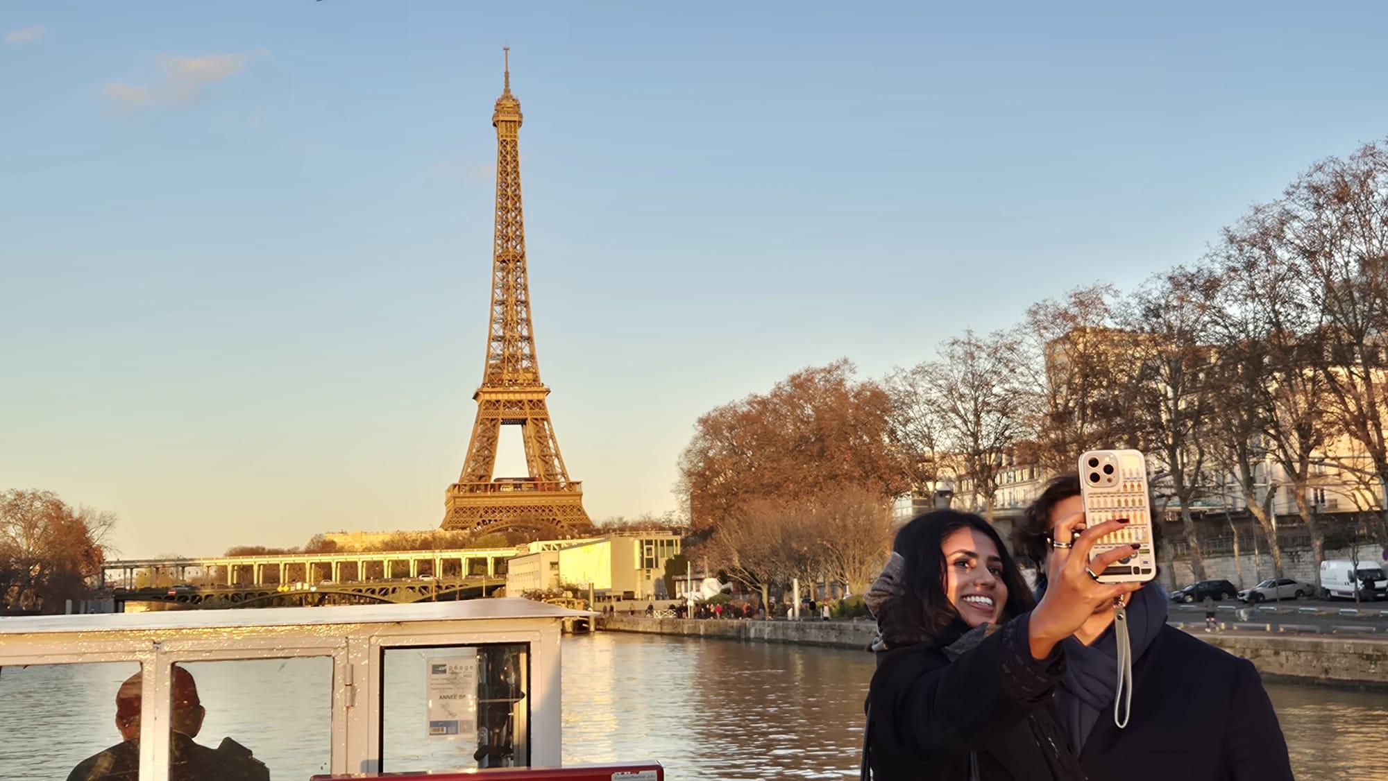 Paris Evening Seine River Cruise with Champagne
