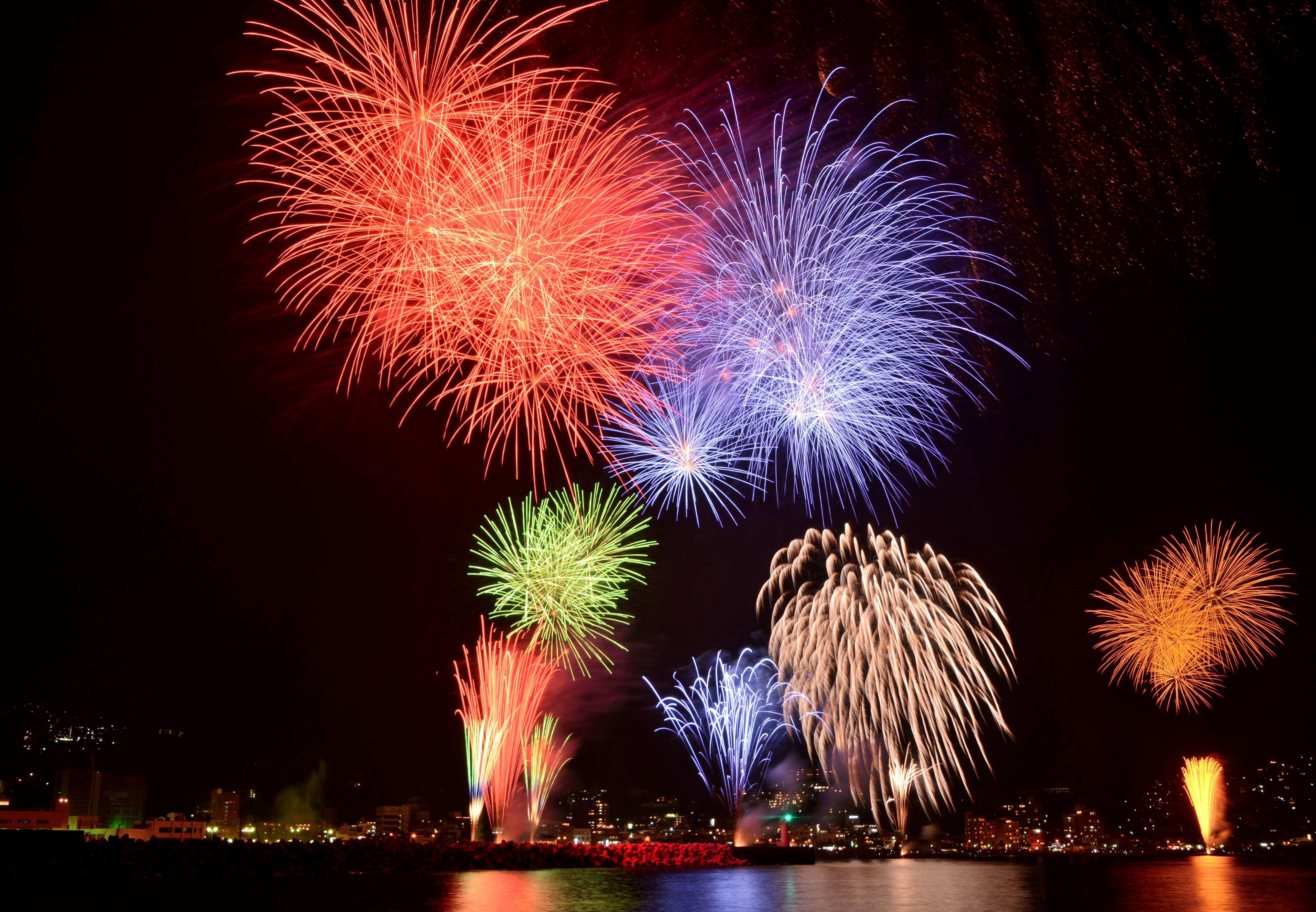 Waikiki Friday Night Fireworks Catamaran Cruise