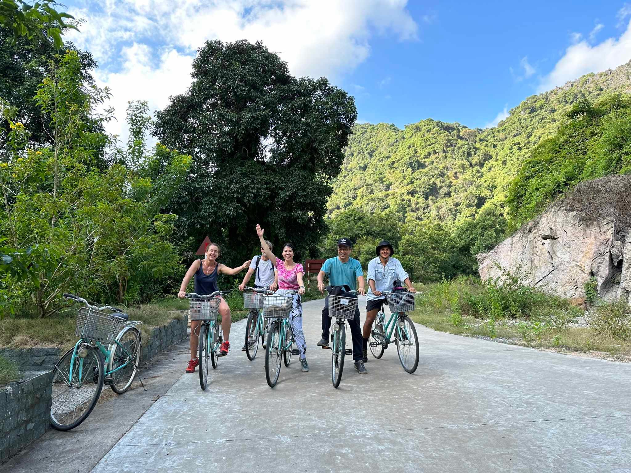 Lan Ha Bay & Halong Overnight Cruise – Private Balcony Cabins