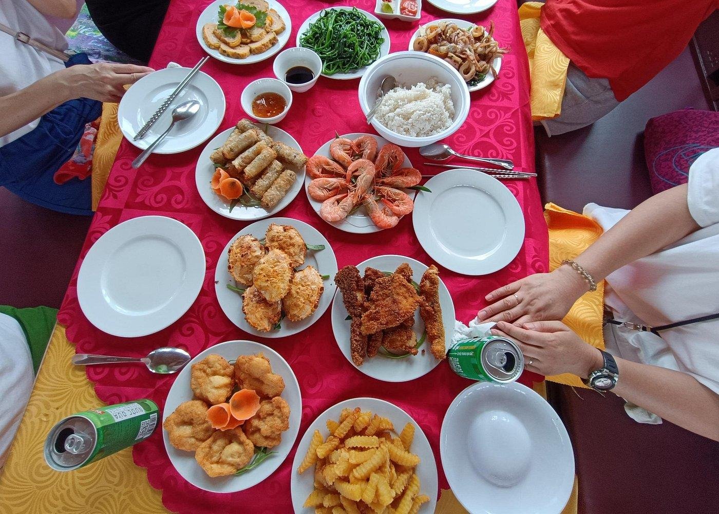 Private Ha Long Bay Luxury Cruise & Cave Tour from Hanoi