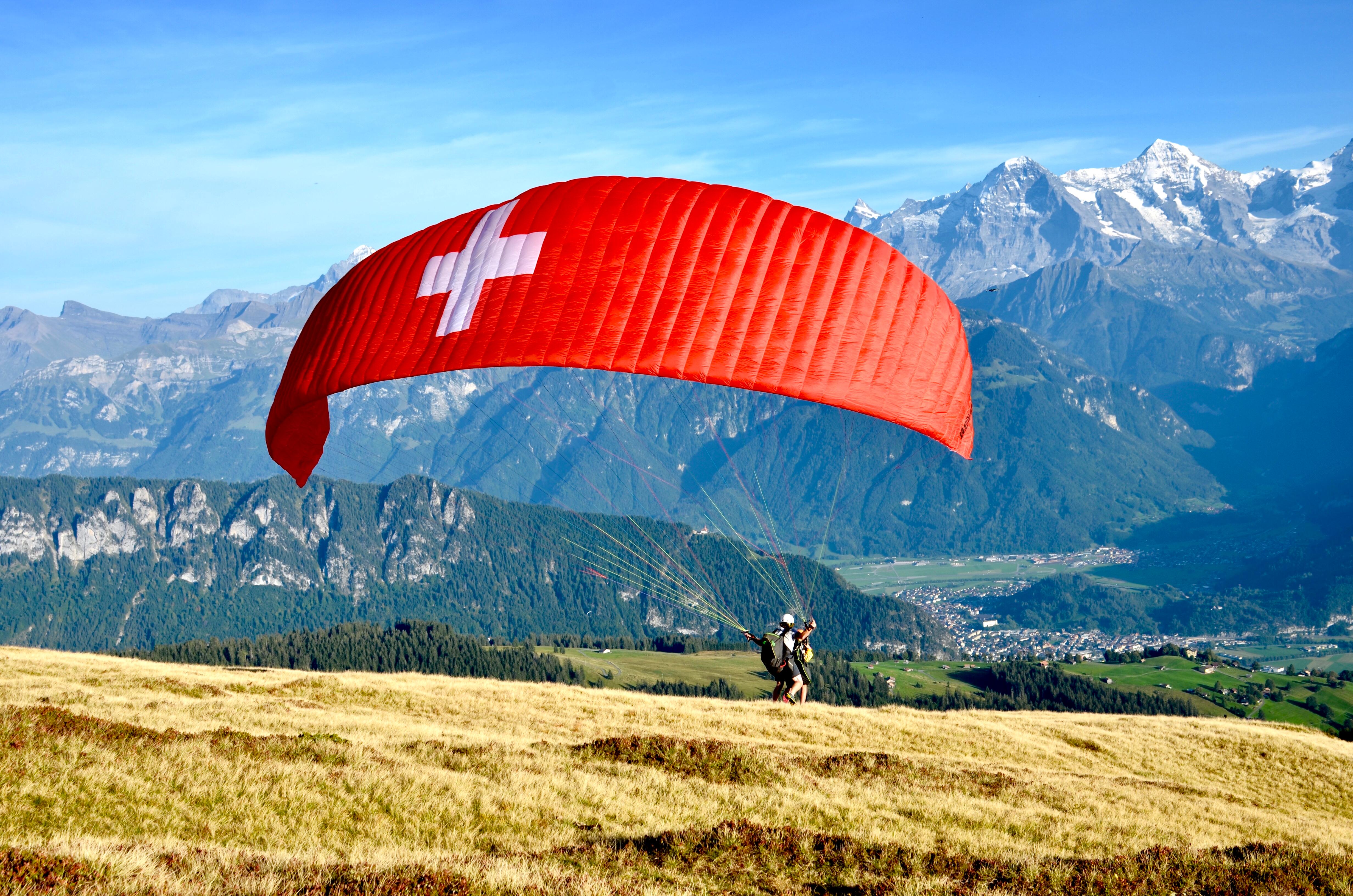 Interlaken: Paragliding Tandem High Flight