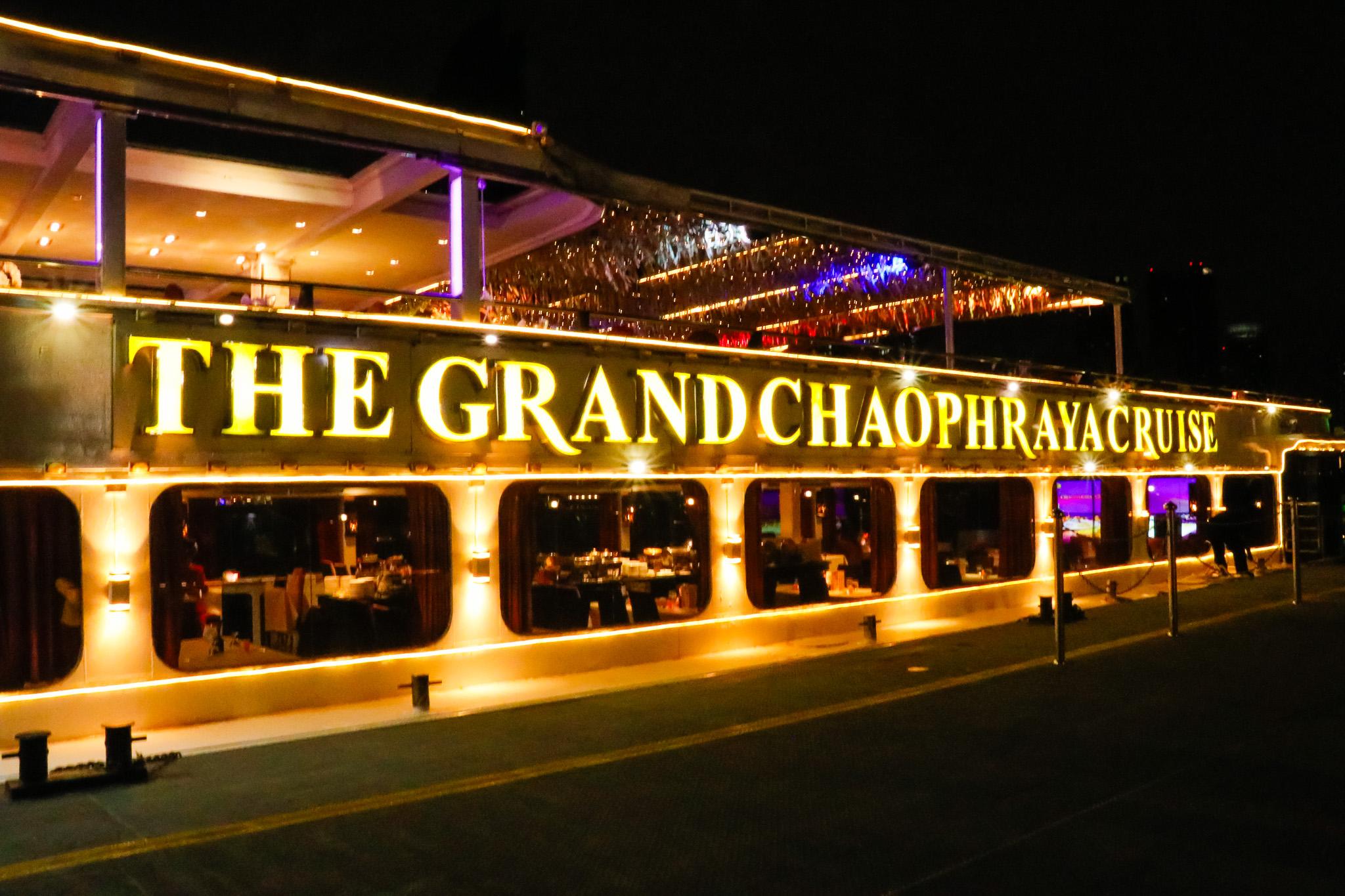 Grand Chao Phraya Dinner Cruise with Live Entertainment