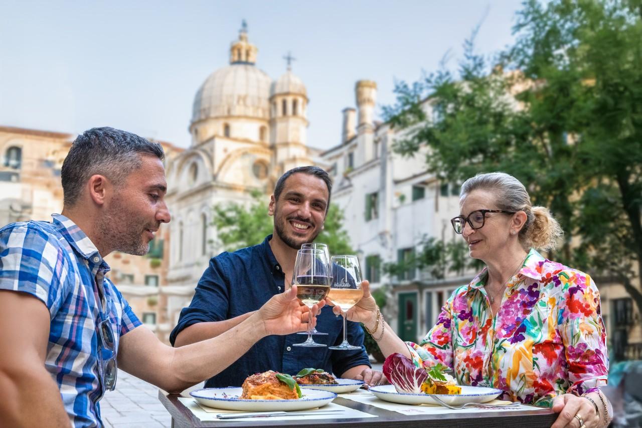 Venice Evening Food Walk with Wine & Cicchetti